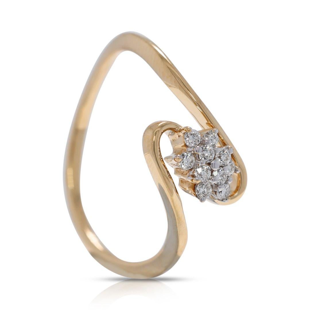 Unique 0.13ct Diamond Ring with Distinctive 18K Yellow Gold Band In Excellent Condition For Sale In רמת גן, IL