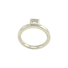 Einzigartiger Solitärring mit 0,24 Karat im Prinzessinnenschliff aus 18 Karat Gold von Meister