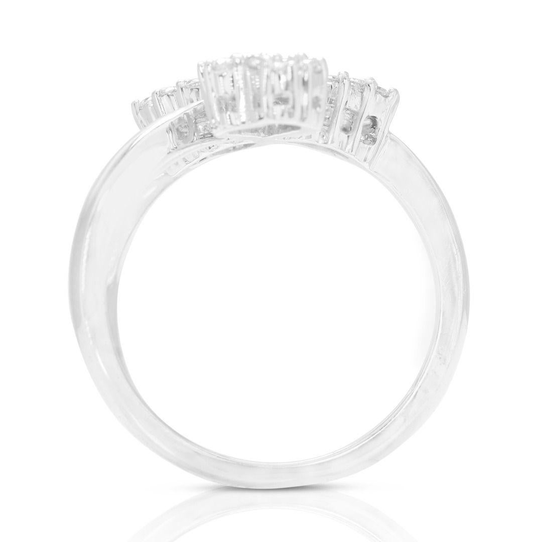 Unique 0.26ct Diamond Flower Ring set in 18K White Gold For Sale 1