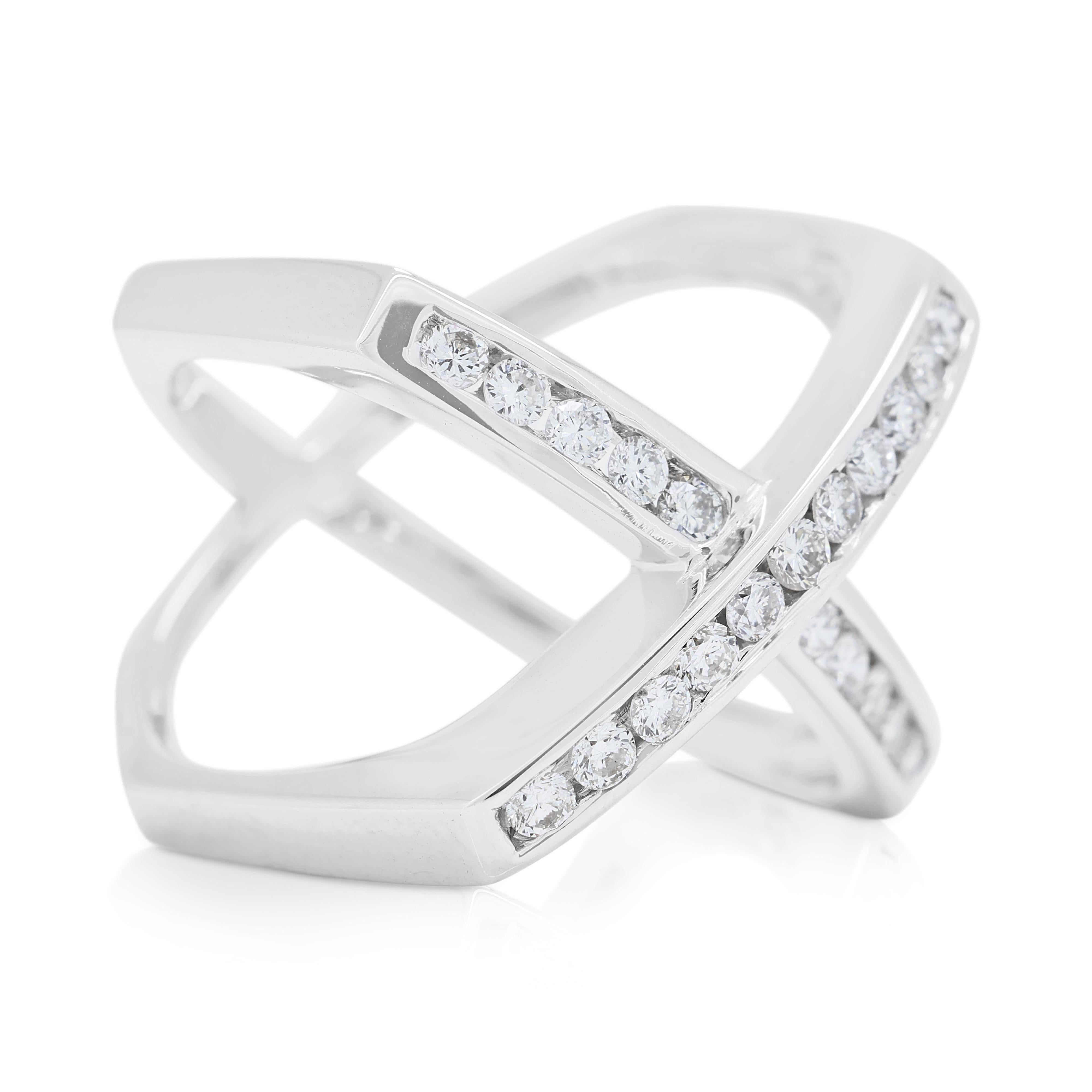 Round Cut Unique 0.63ct Diamonds Ring in 18K White Gold For Sale