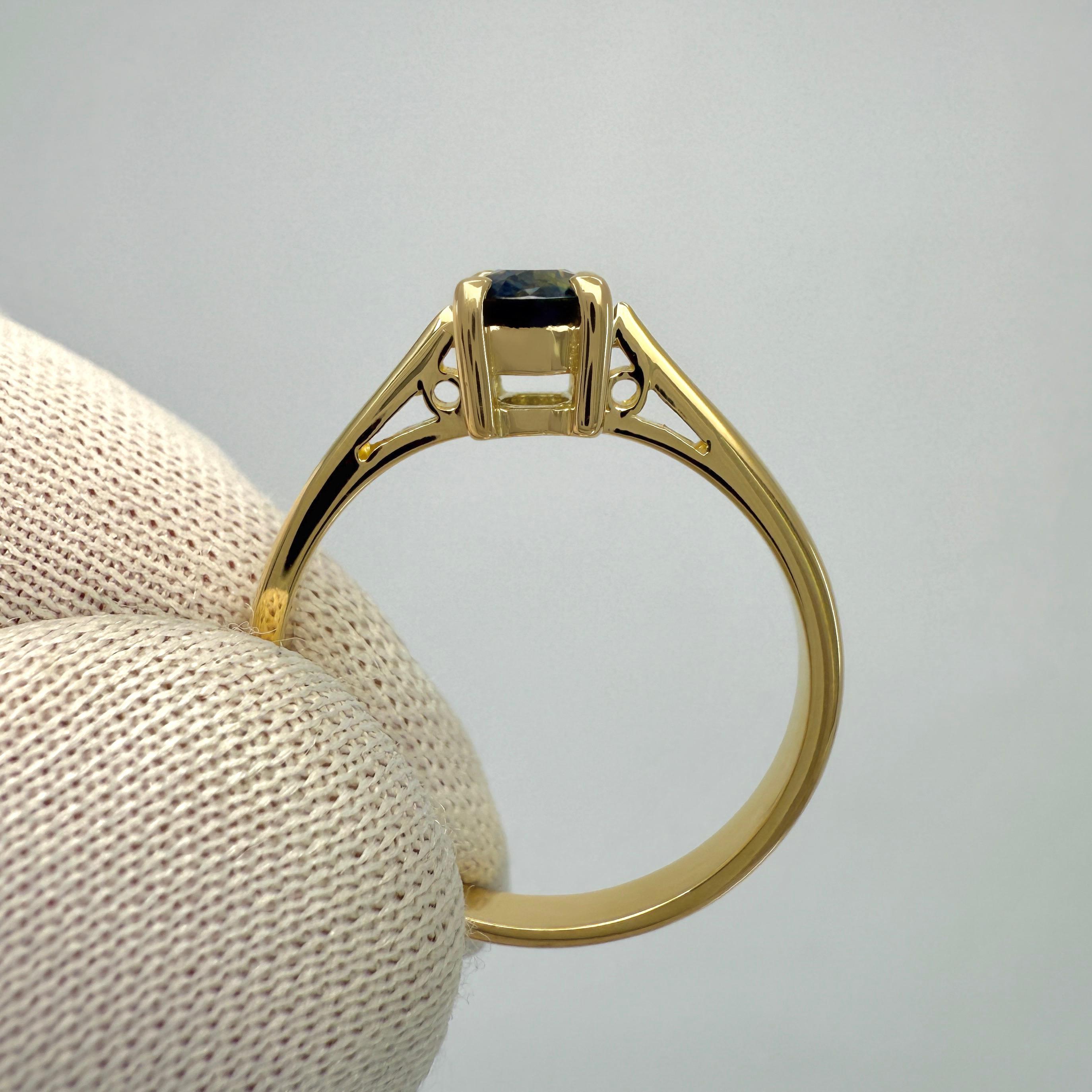 Einzigartiger 0,85 Karat zweifarbiger ovaler CEYLON Blauer Gelber Saphir Solitär 18k Gold Ring für Damen oder Herren im Angebot