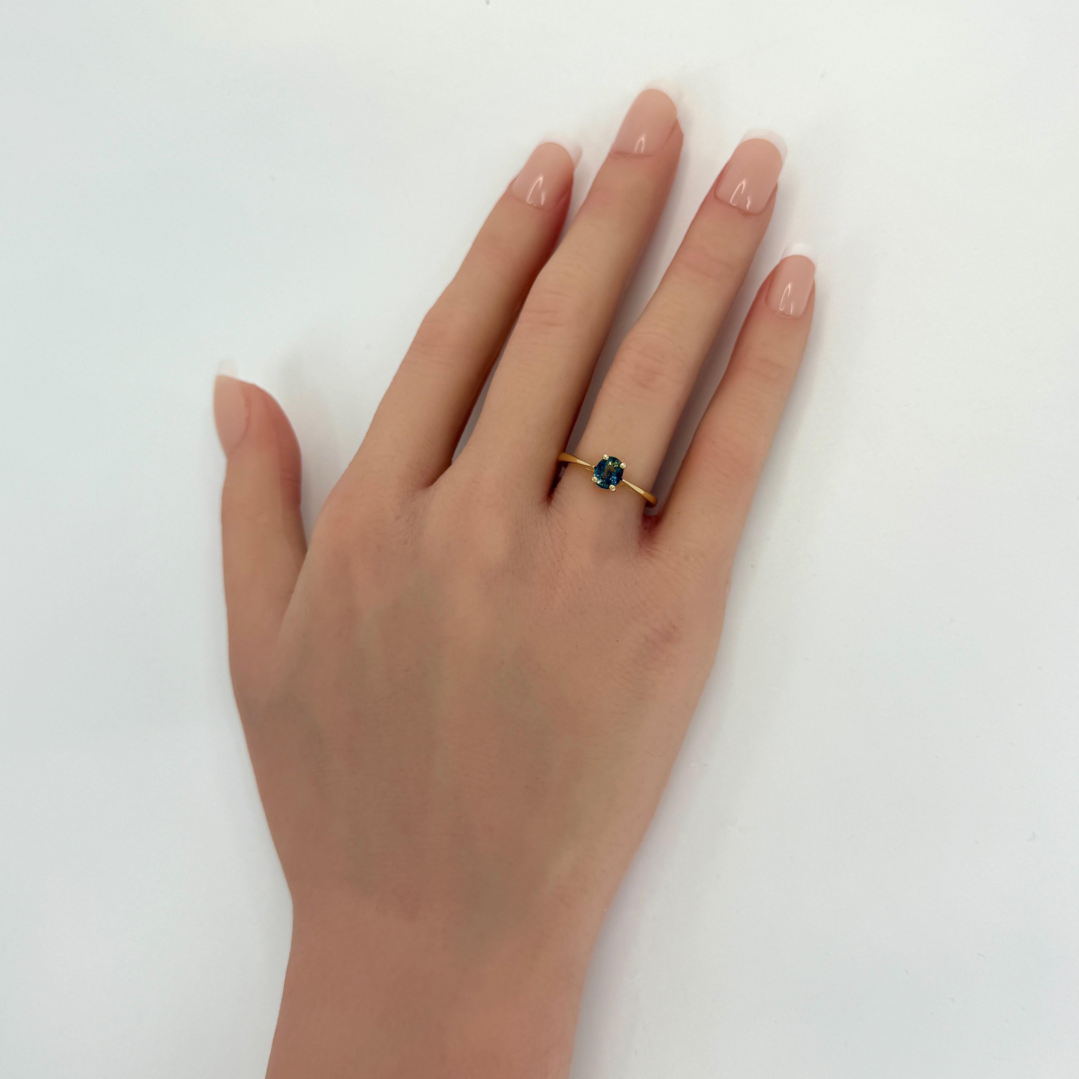 Einzigartiger 0,85 Karat zweifarbiger ovaler CEYLON Blauer Gelber Saphir Solitär 18k Gold Ring im Angebot 1