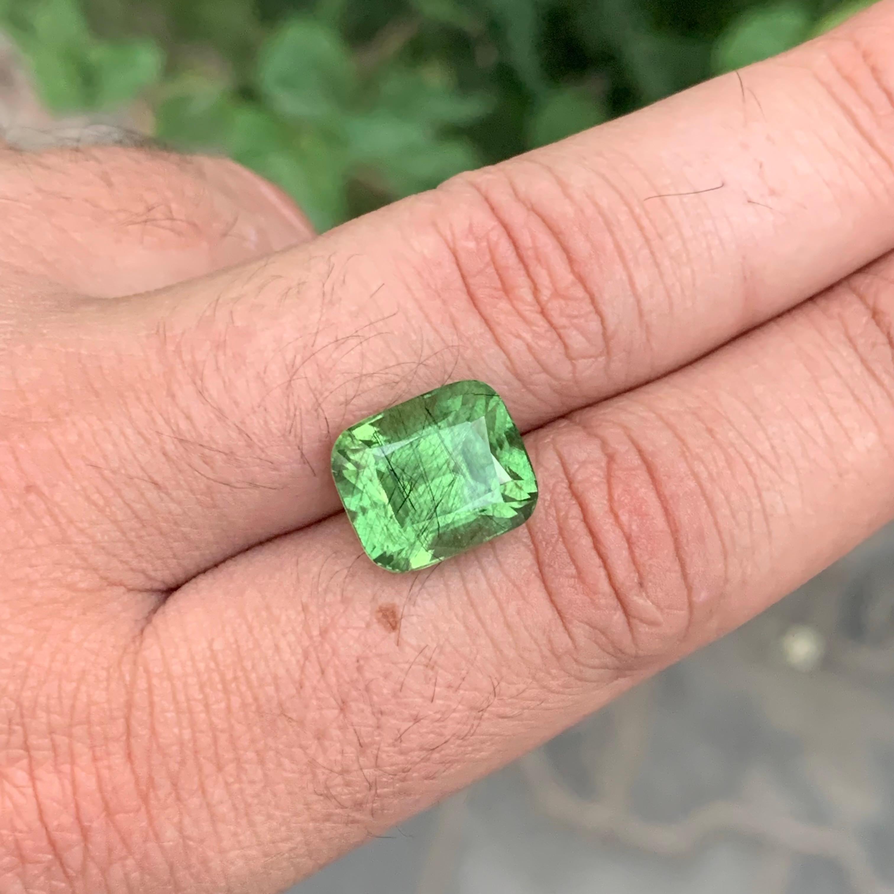 Unique 10.55 Carats Natural Rutile Peridot Loose Gemstone Cushion Shape For Sale 7
