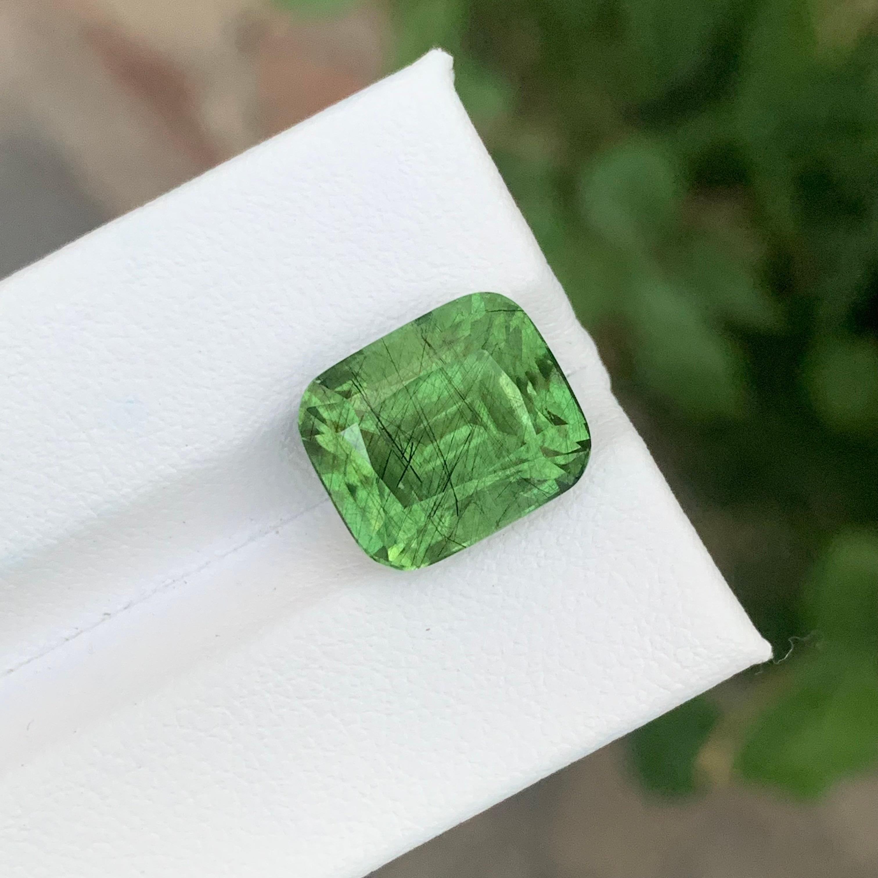 Women's or Men's Unique 10.55 Carats Natural Rutile Peridot Loose Gemstone Cushion Shape For Sale