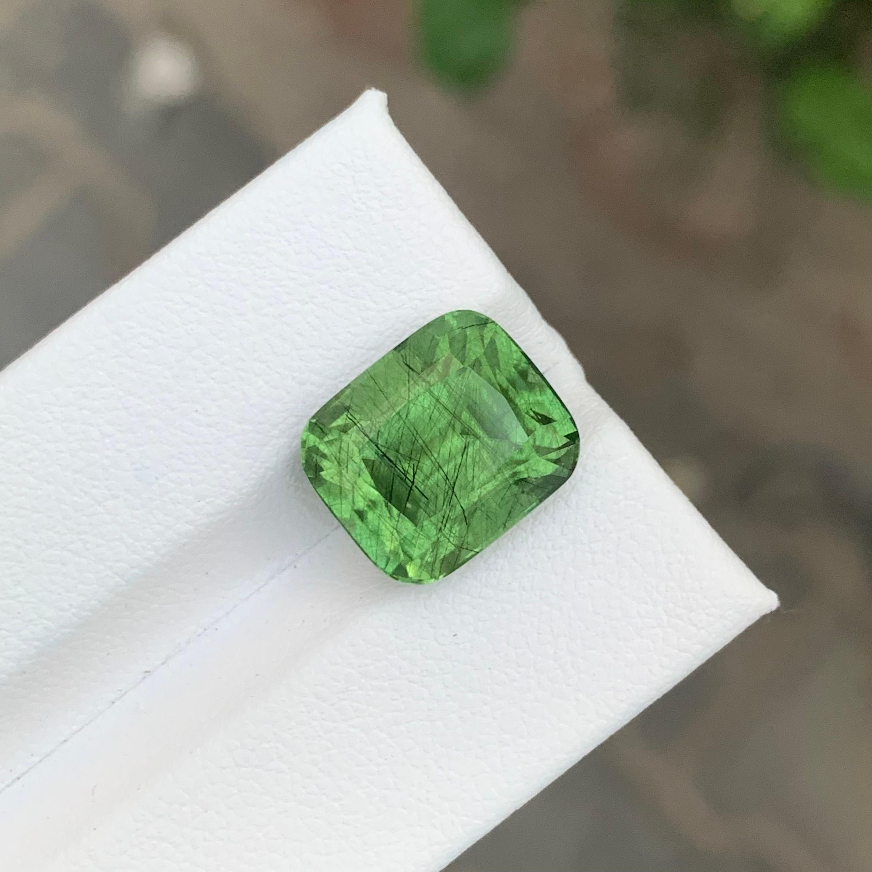 Unique 10.55 Carats Natural Rutile Peridot Loose Gemstone Cushion Shape For Sale 2