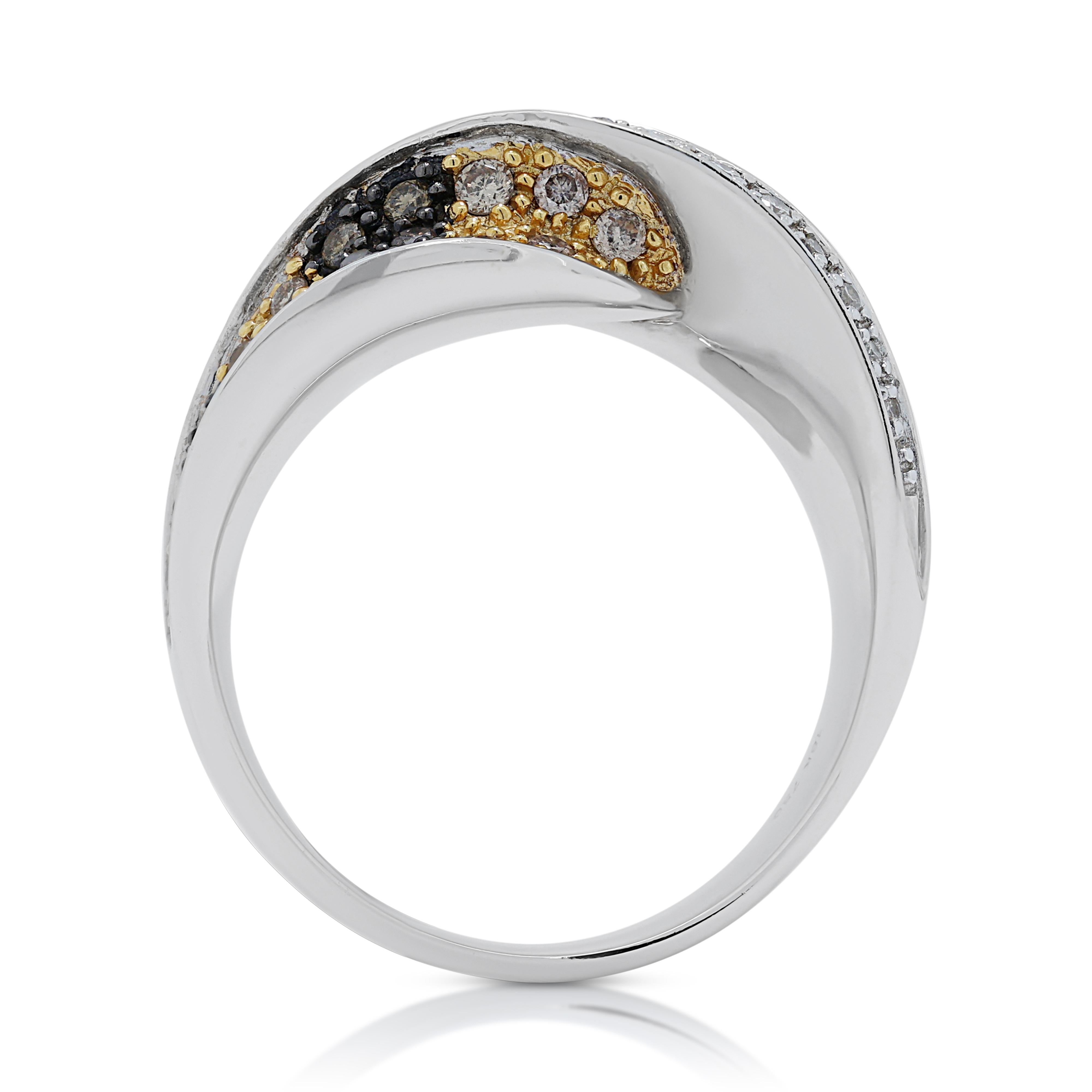 Unique 1.10ct Diamonds Ring in 18K White Gold For Sale 3