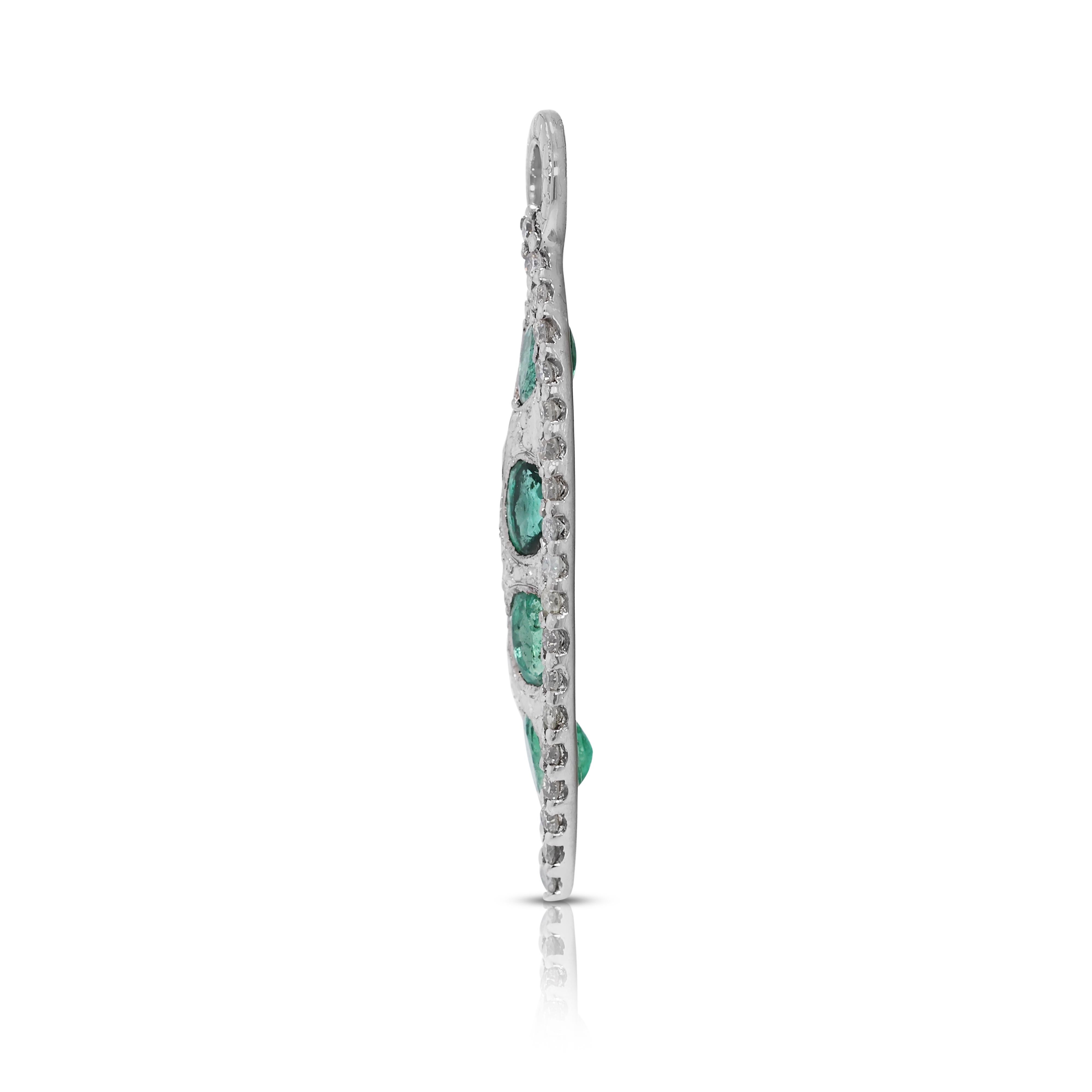 De las mujeres Colgante único de esmeralda y diamante natural de 1,15 quilates en oro blanco de 9 quilates en venta