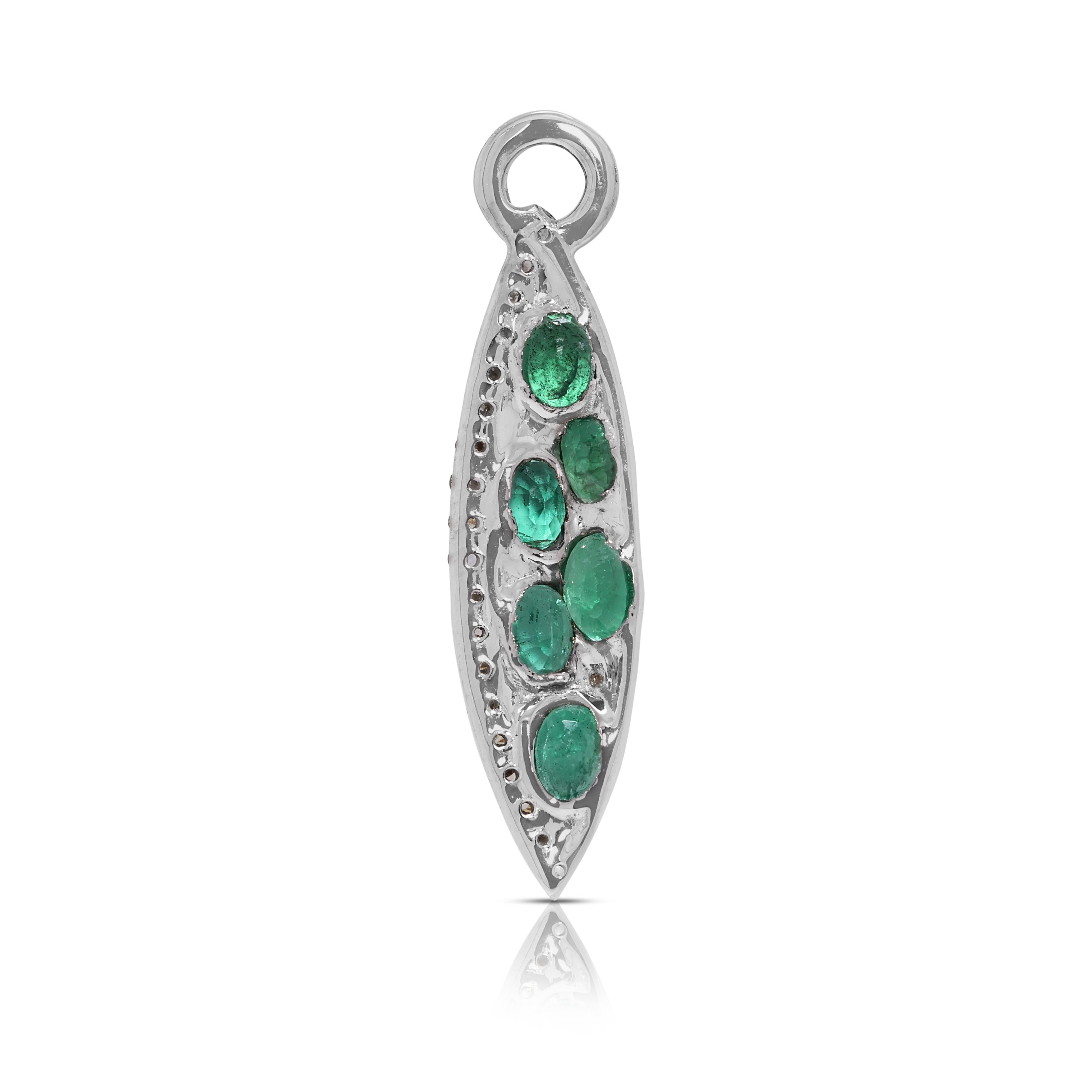 Colgante único de esmeralda y diamante natural de 1,15 quilates en oro blanco de 9 quilates en venta 1