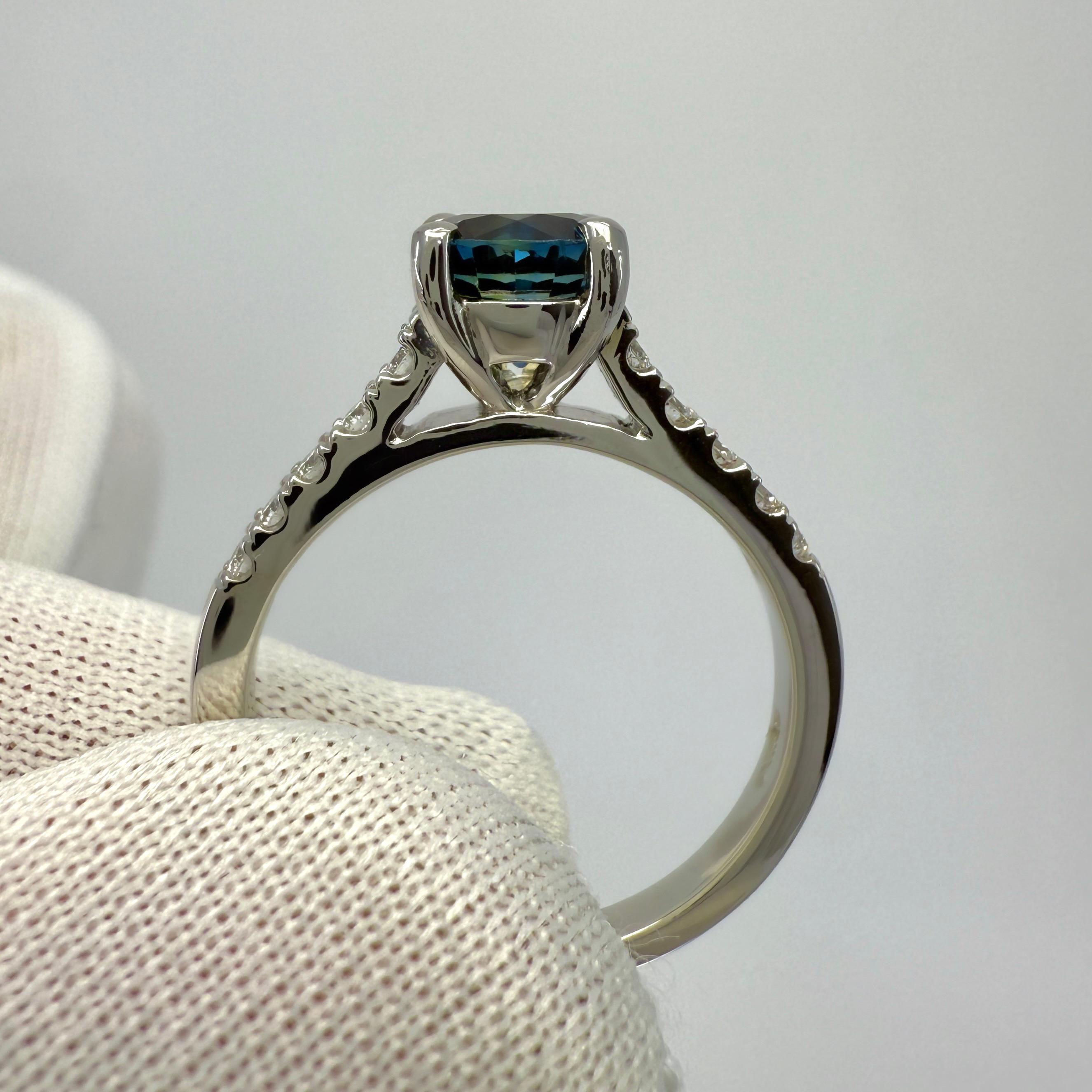 Platinring mit einzigartigem 1.38 Karat zweifarbigem blau-gelbem Saphir im Rundschliff und Diamanten im Angebot 4