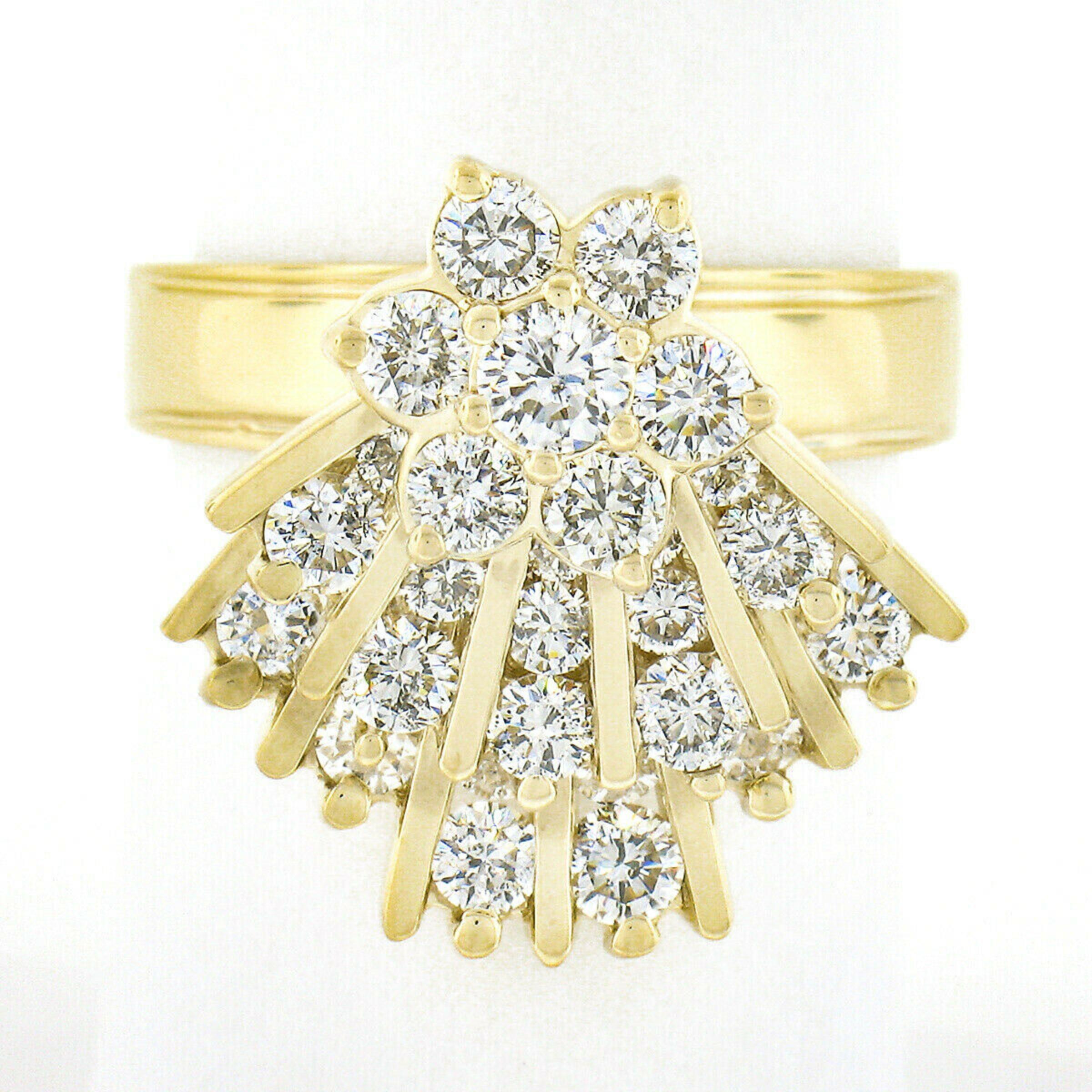 Bague cocktail mobile unique en or 14 carats avec diamants ronds et éventail tournant de 2,30 carats Excellent état - En vente à Montclair, NJ