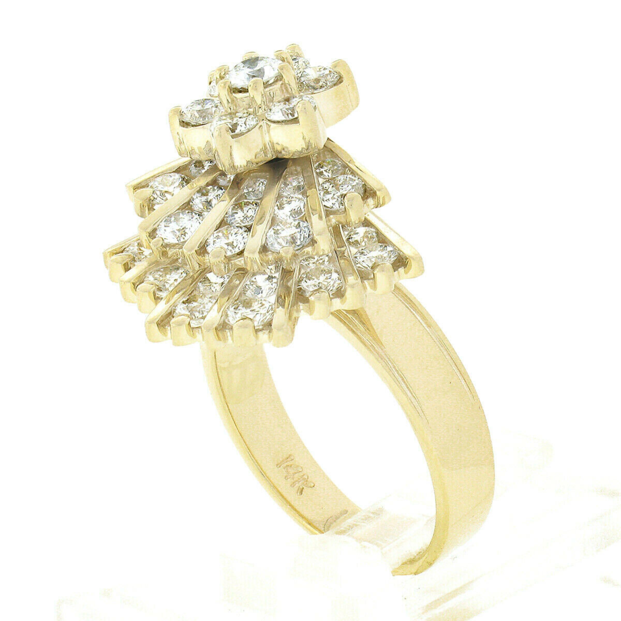 Bague cocktail mobile unique en or 14 carats avec diamants ronds et éventail tournant de 2,30 carats Pour femmes en vente
