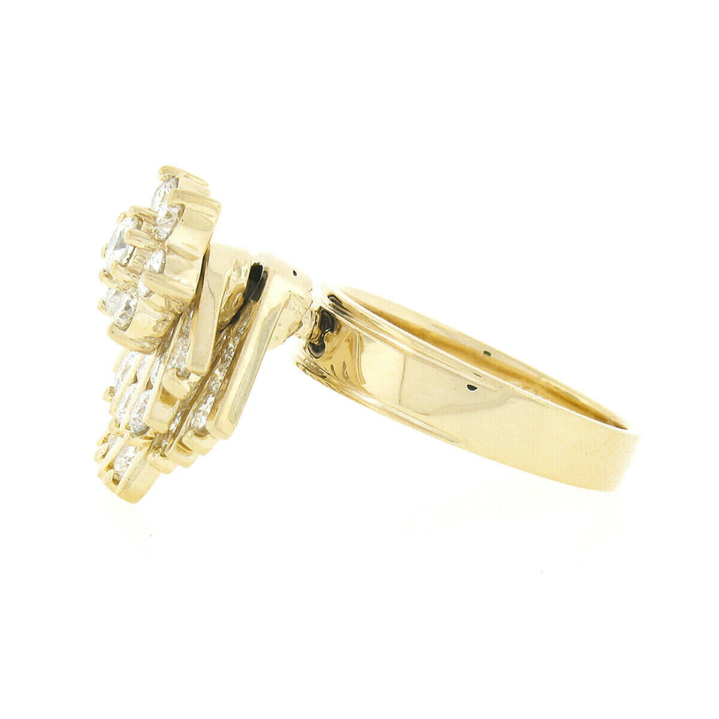 Bague cocktail mobile unique en or 14 carats avec diamants ronds et éventail tournant de 2,30 carats en vente 2