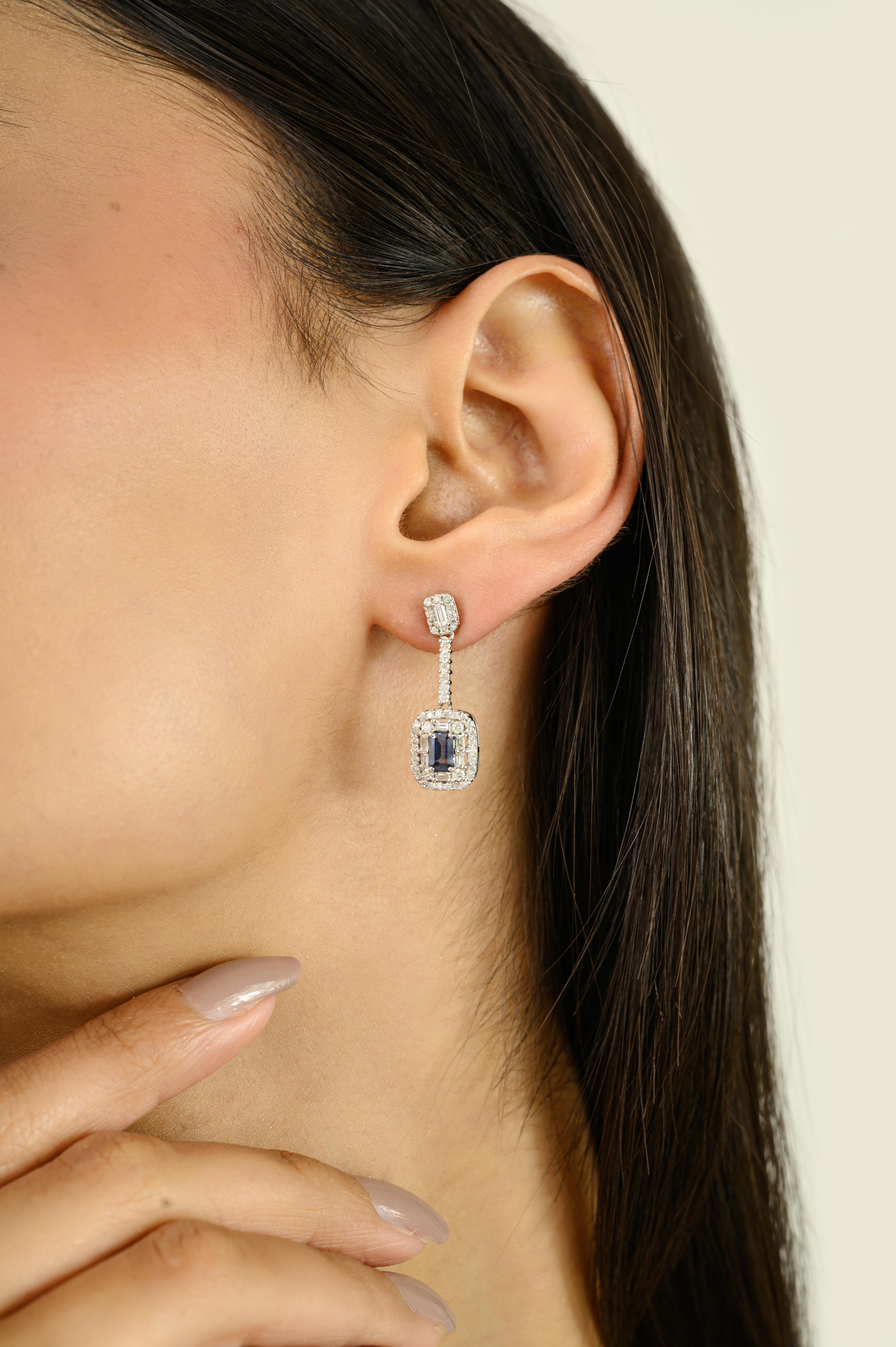 Pendientes Únicos de Oro Blanco Macizo de 14k con Zafiro Azul Profundo y Diamante en venta 2