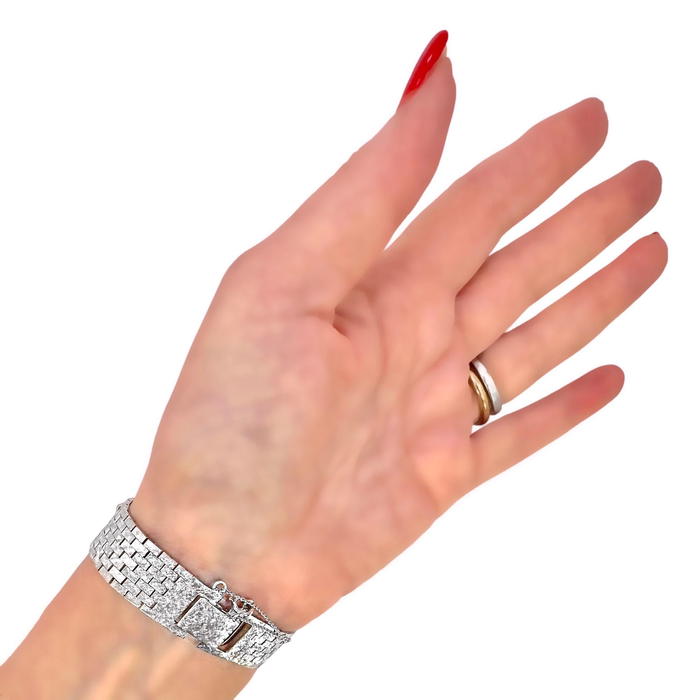 Einzigartige 14K Weißgold Ziegelglieder-Retro-Deckeluhr mit Diamanten und Smaragden 14