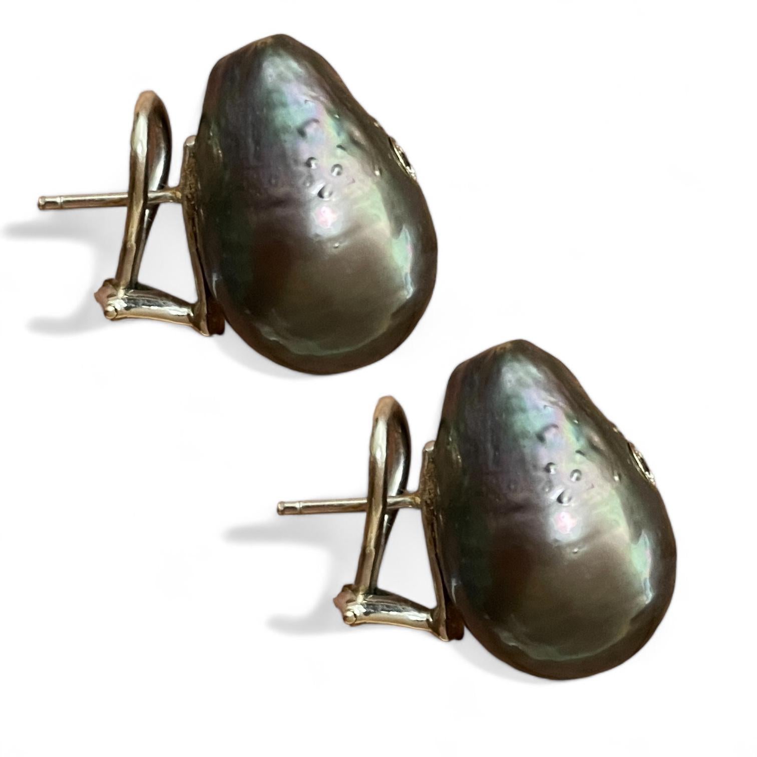 Round Cut Unique 14k White Gold Grey Pearl Earrings with Diamond Center For Sale