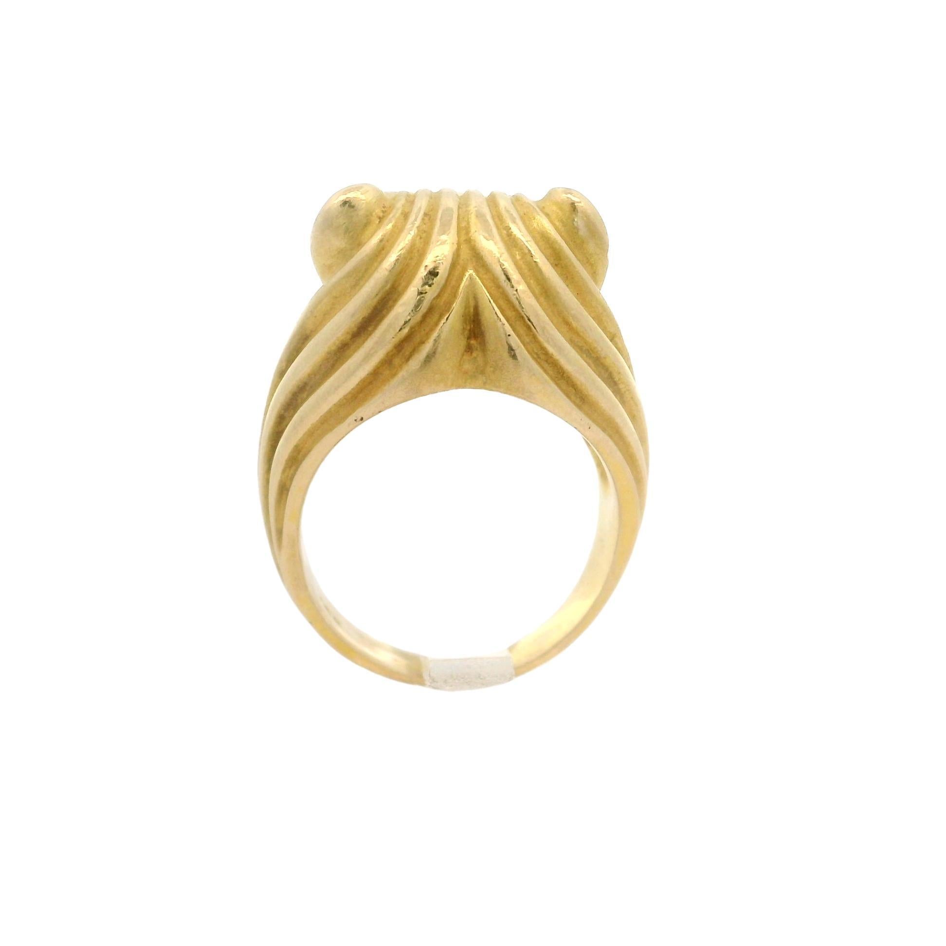 --Stein(e):--
(2) Natürliche Echte Diamanten - Runder Brillantschliff - Pave Set - Farbe G/H - Reinheit VS1/VS2 - 0,06ct (ca.) (Augen)

MATERIAL: Massives 14k Gelbgold
Gewicht: 17.6 Gramm
Ringgröße: 8.0 (Passt auf einen Finger. Wir können die Größe