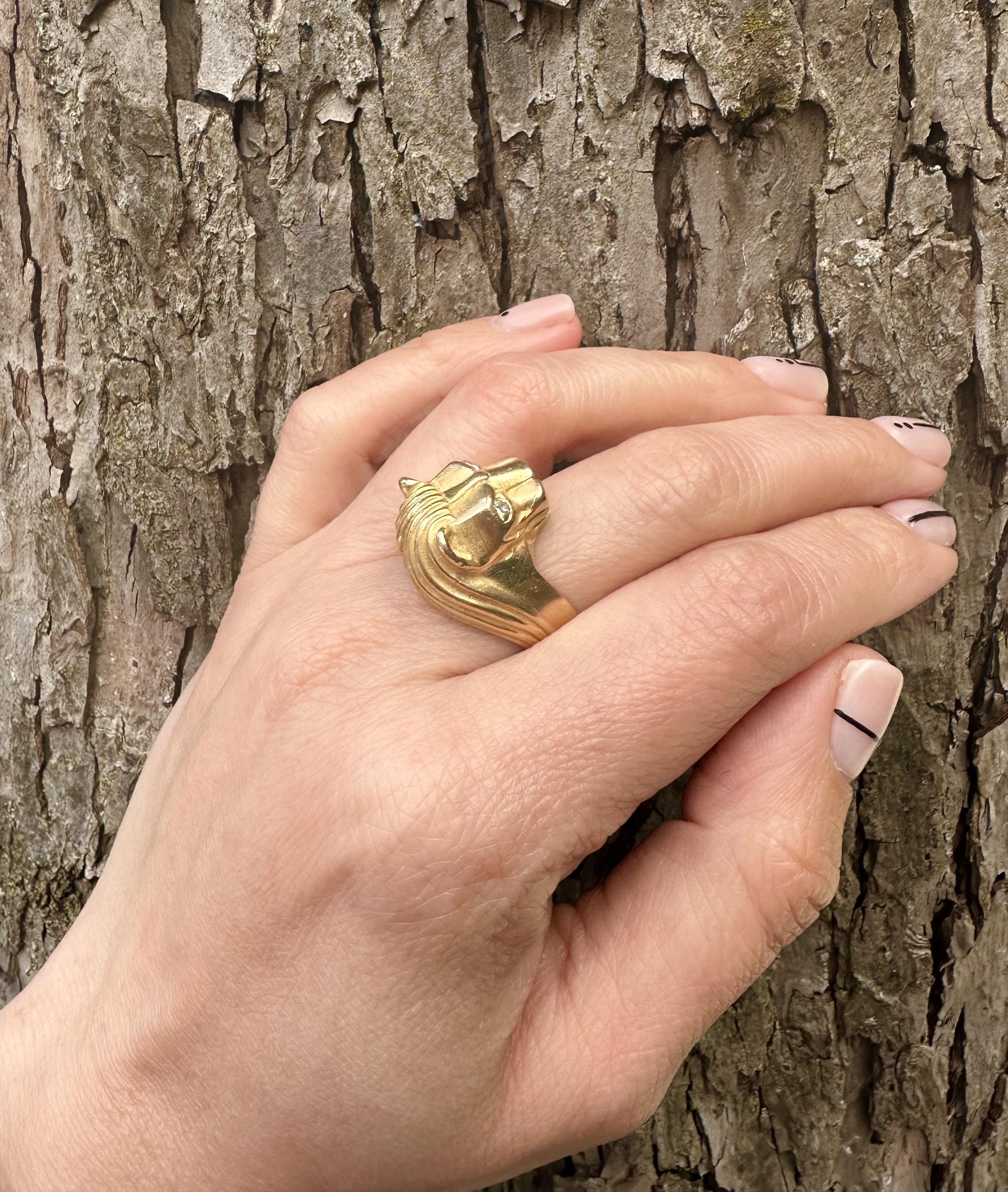 Einzigartiger 14k Gelbgold 0,06 Karat Diamant Augen Großer detaillierter schwerer Pantherring im Zustand „Hervorragend“ im Angebot in Montclair, NJ