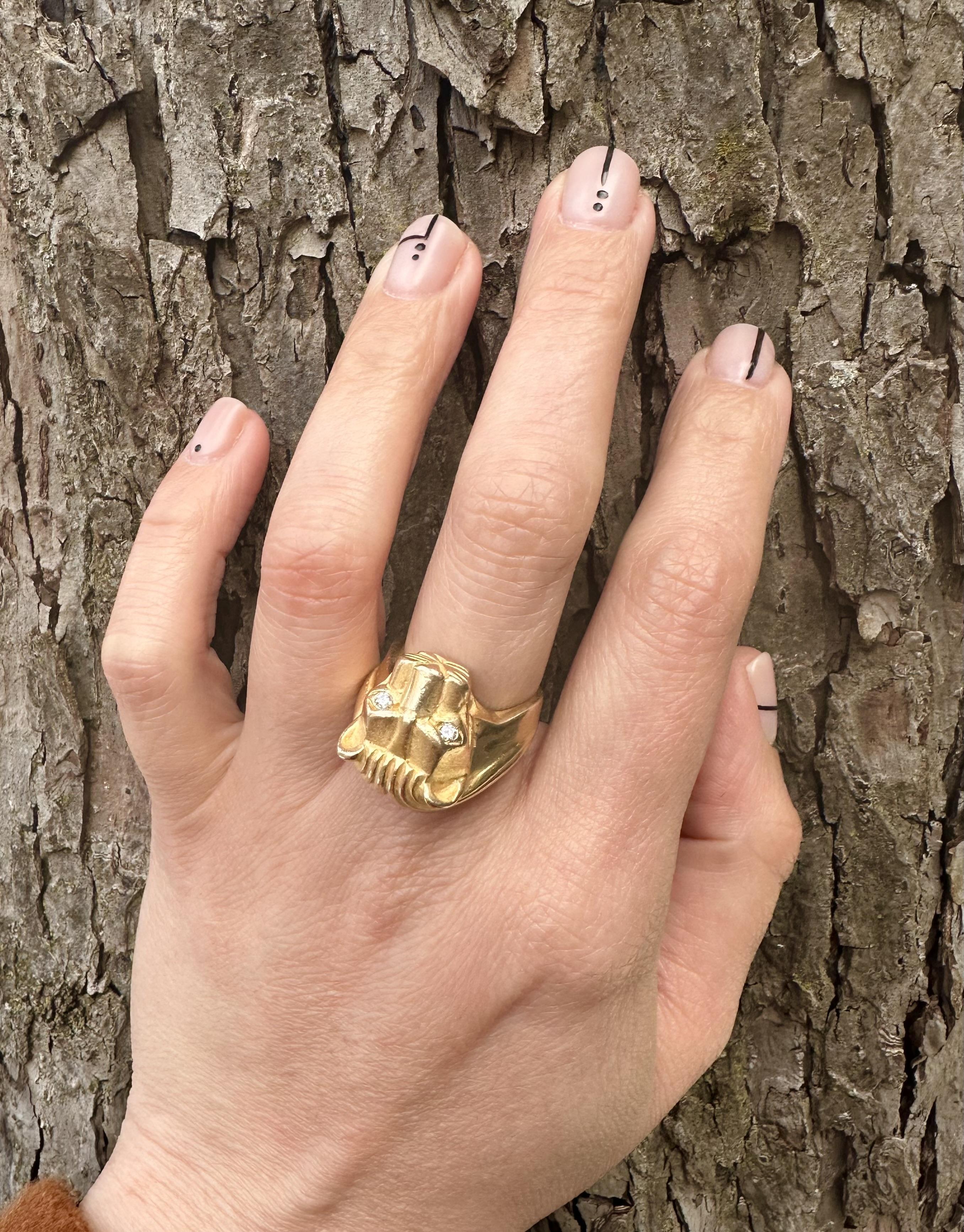Einzigartiger 14k Gelbgold 0,06 Karat Diamant Augen Großer detaillierter schwerer Pantherring für Damen oder Herren im Angebot