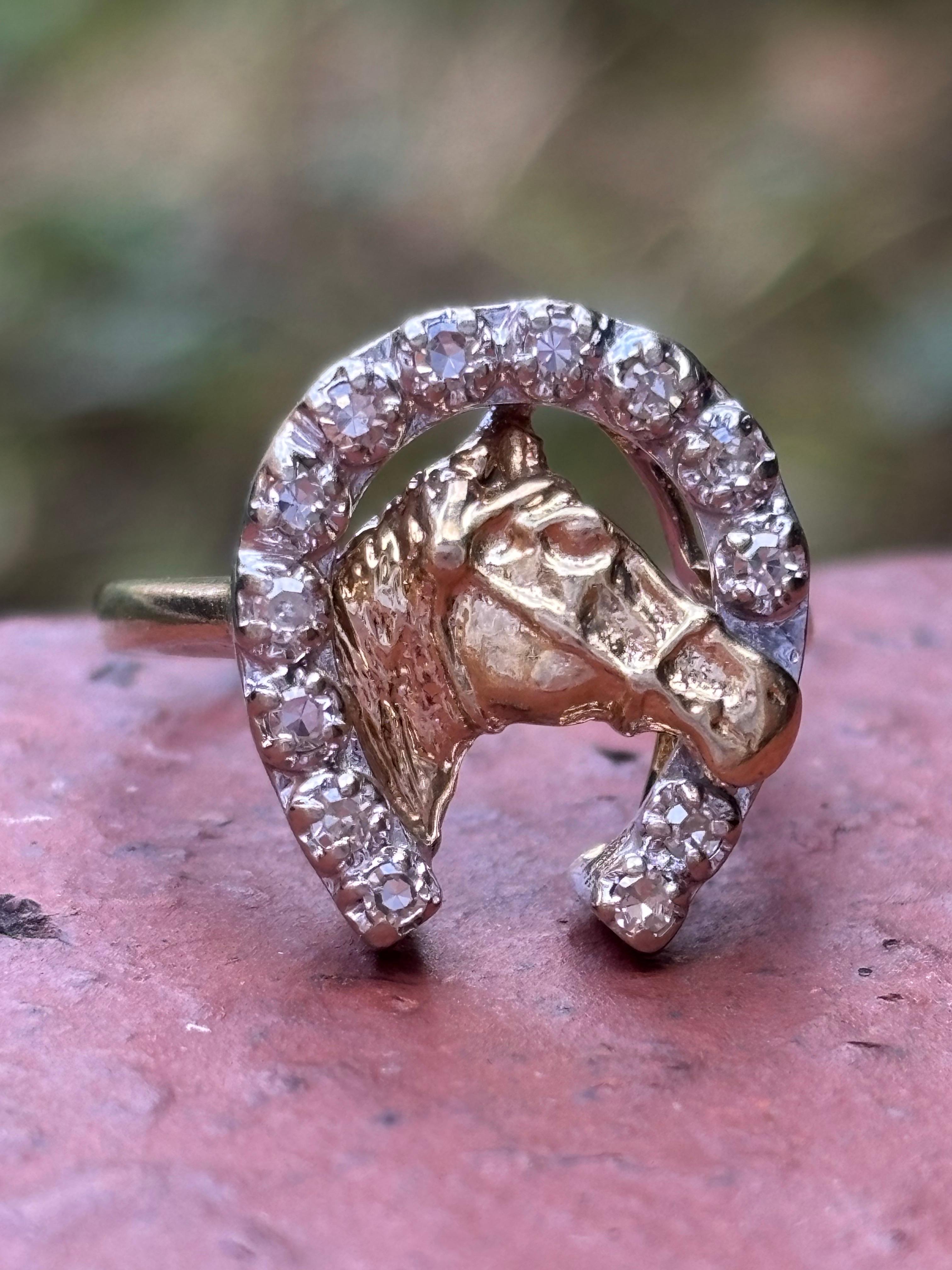 Taille ronde Bague unique en or jaune 14K 0.26ctw Diamond Horse Head Horseshoe Ring en vente