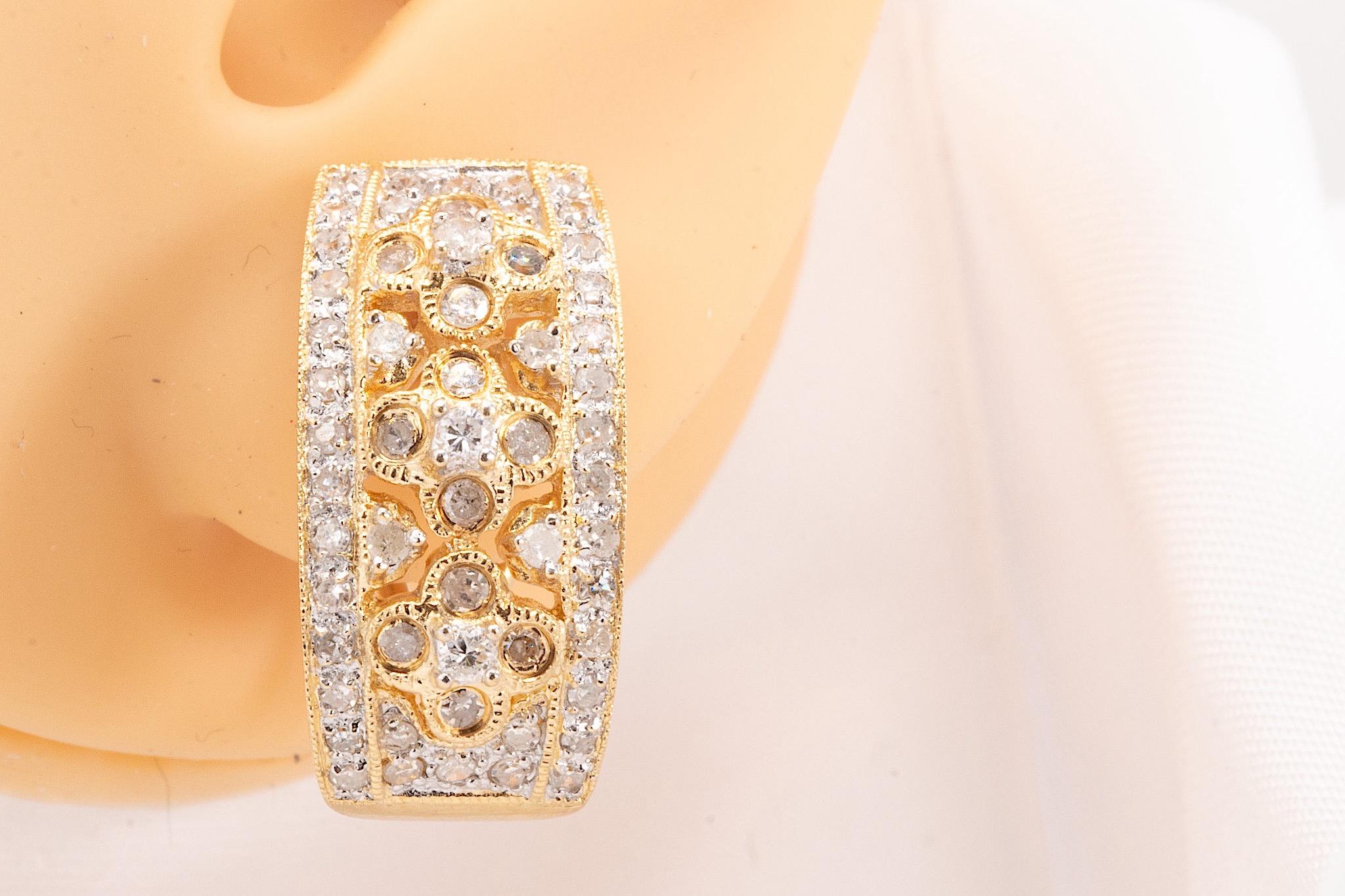 Boucles d'oreilles uniques en or jaune 14k avec diamants Pour femmes en vente