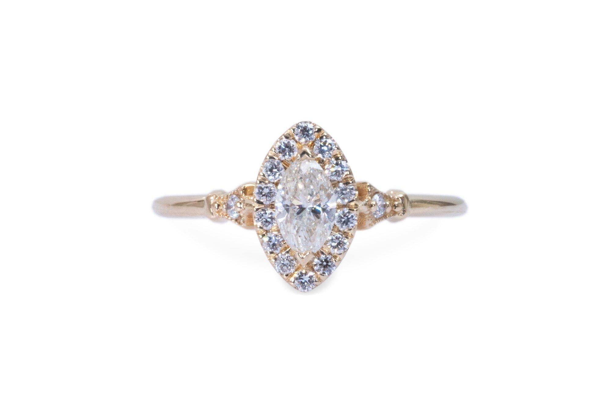 Atemberaubender Halo-Ring aus 14-karätigem Gelbgold mit 0,45 Karat Marquise-Diamanten und runden Brillanten. Dieser Ring wird mit einem AIG-Zertifikat und einer schicken Schachtel geliefert.

-1 Diamant-Hauptstein von 0,30 ct.
Schliff: