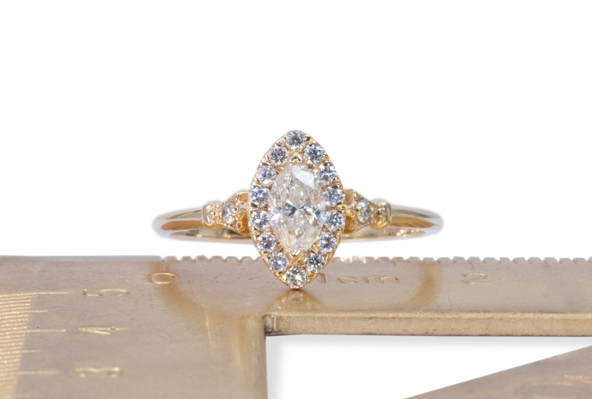 Einzigartiger Halo-Ring aus 14 Karat Gelbgold mit 0,45 Karat natrlichen Diamanten im Marquiseschliff-AIG-zertifiziert 3