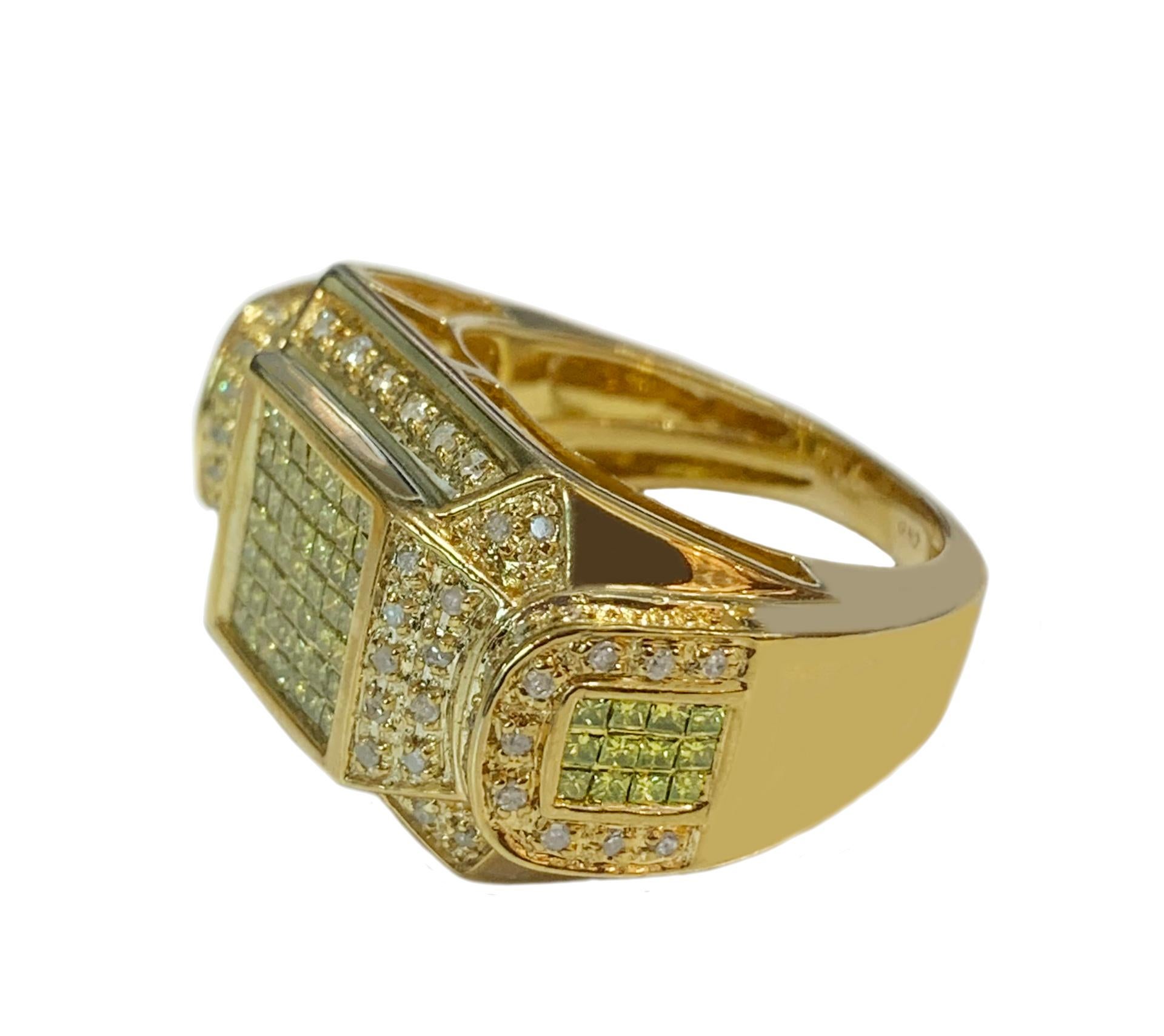 Unique 14k Yellow Gold Ring with 3.1ct Diamonds In New Condition For Sale In New York, NY