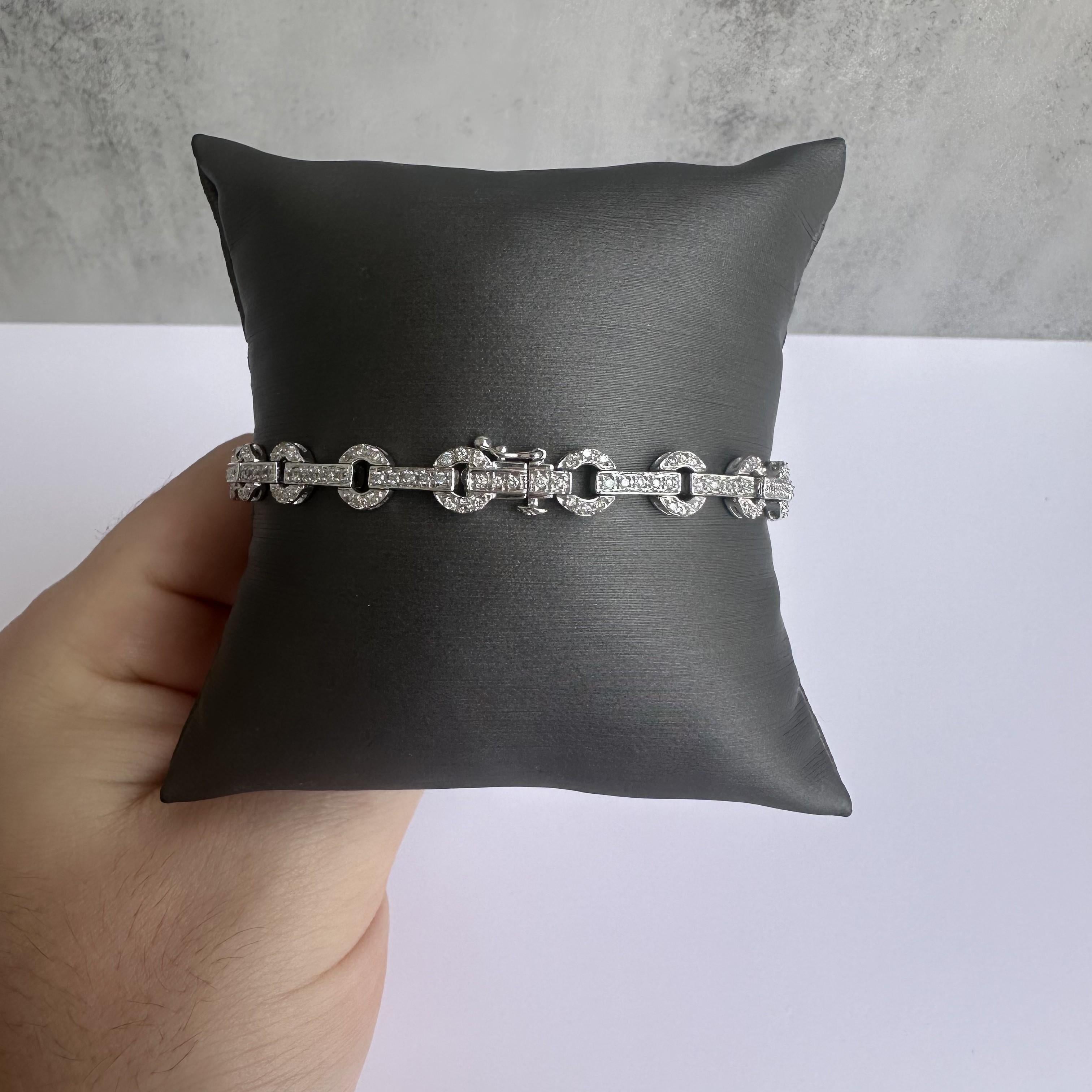 Taille ronde Bracelet unique en or blanc 14 carats avec diamants ronds naturels de 1,25 carat poids total GH SI en vente