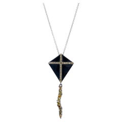 Pendentif unique en or blanc 14 carats avec croix en forme de cerf-volant et diamants 1,50 carat