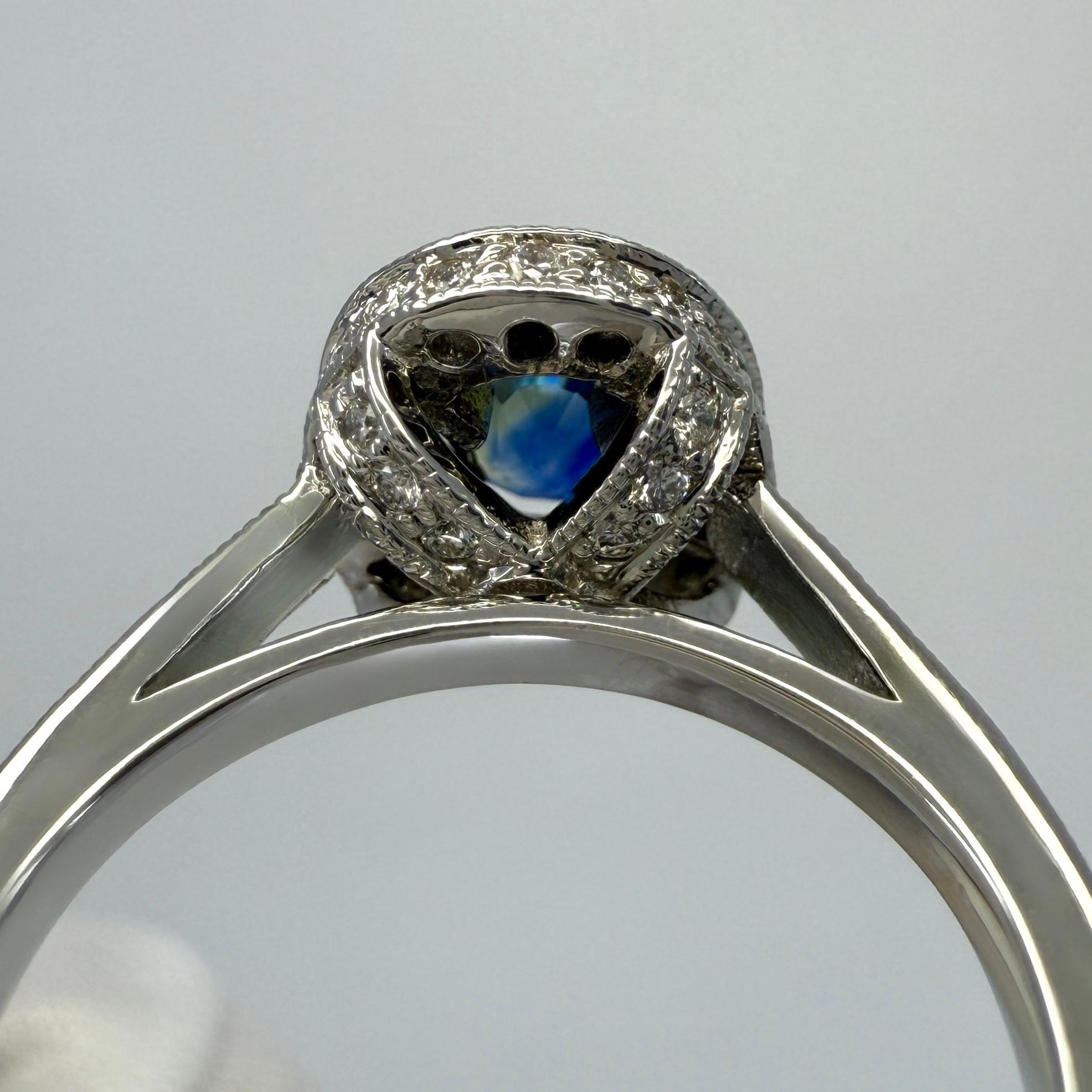 Bague Halo en or blanc 18k avec saphir bleu jaune et diamant d'une valeur de 1,53ct. en vente 1