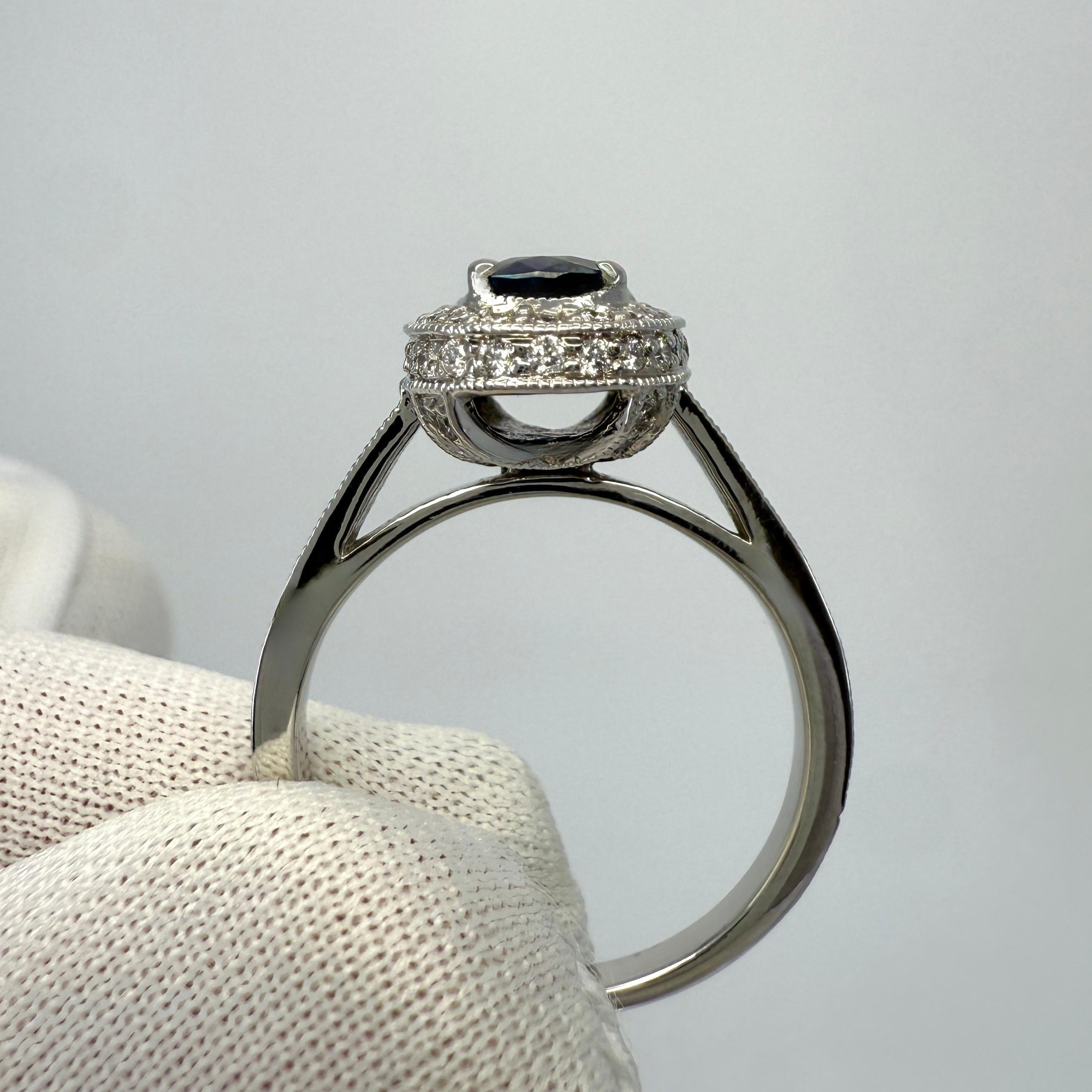 Bague Halo en or blanc 18k avec saphir bleu jaune et diamant d'une valeur de 1,53ct. en vente 2