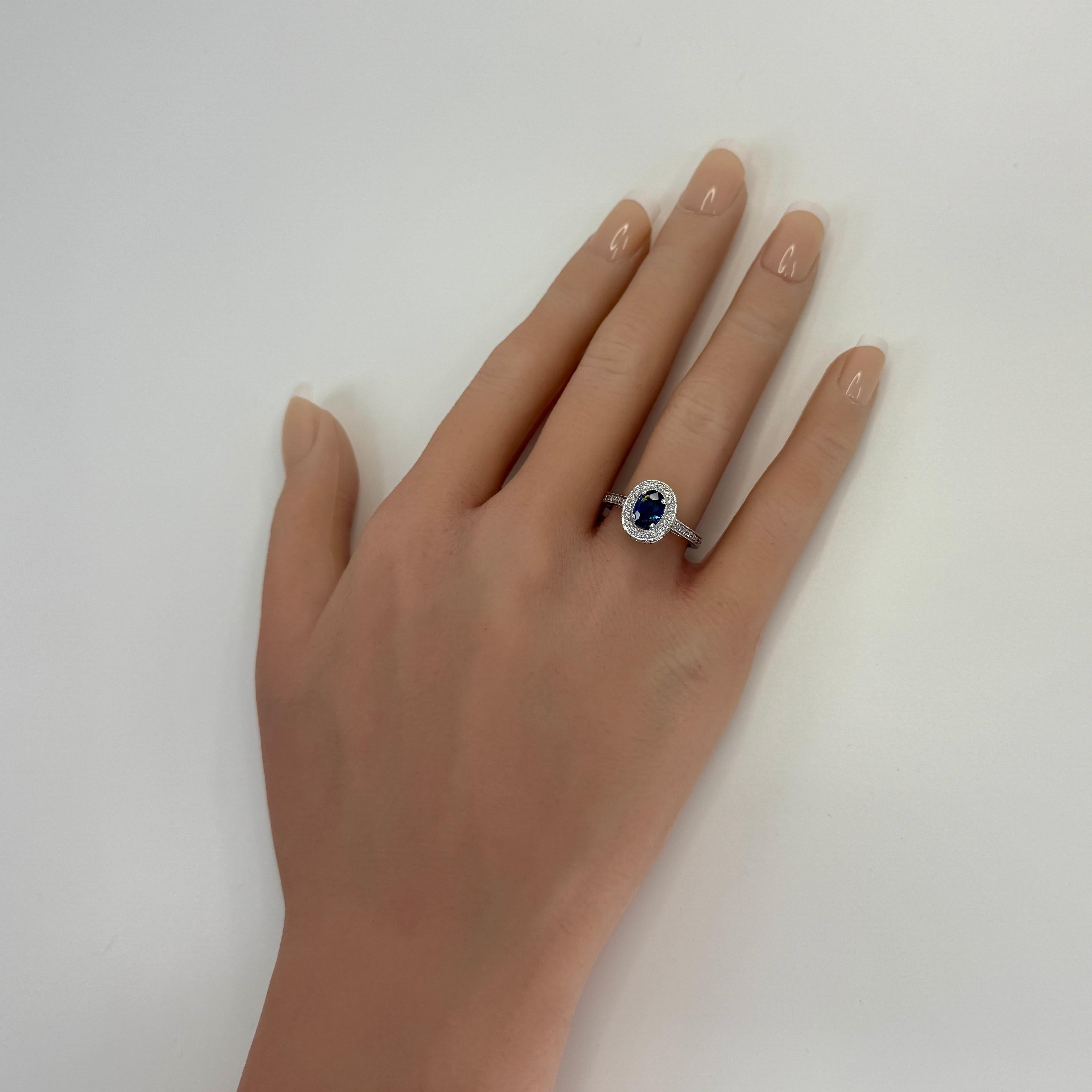 Bague Halo en or blanc 18k avec saphir bleu jaune et diamant d'une valeur de 1,53ct. en vente 4