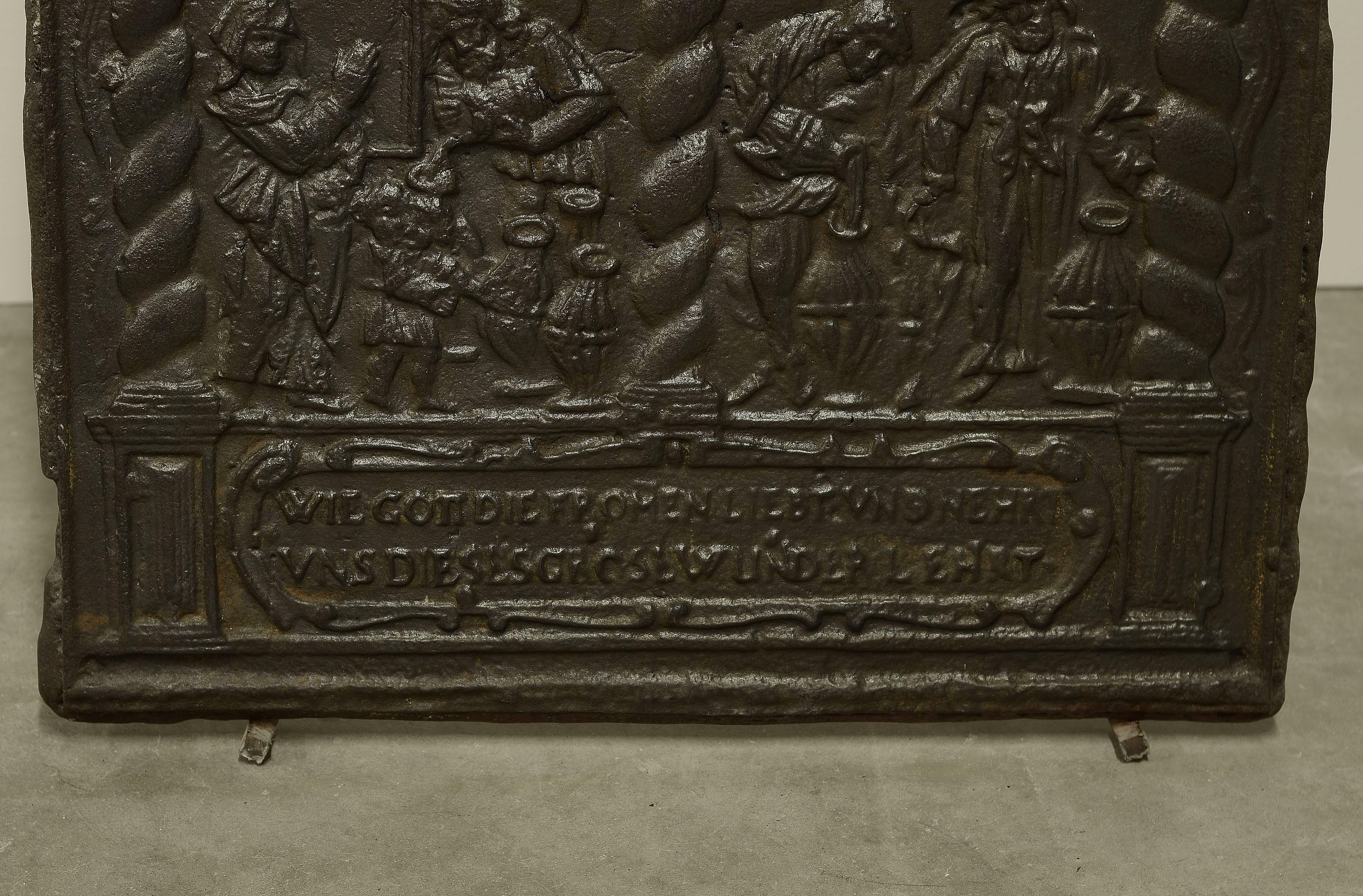 Moulage Plaque de cheminée ancienne unique du 16ème siècle, fête biblique du vin en vente