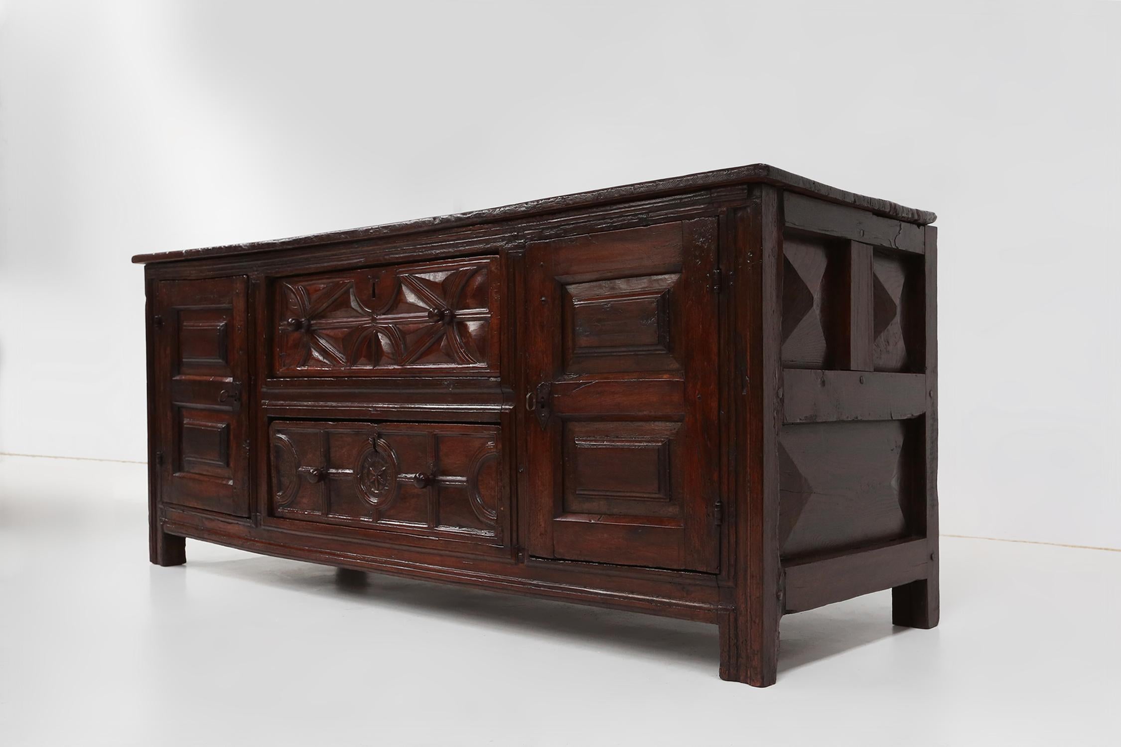 Rustico Credenza geometrica francese del XVI secolo, unica nel suo genere, in Oak in vendita