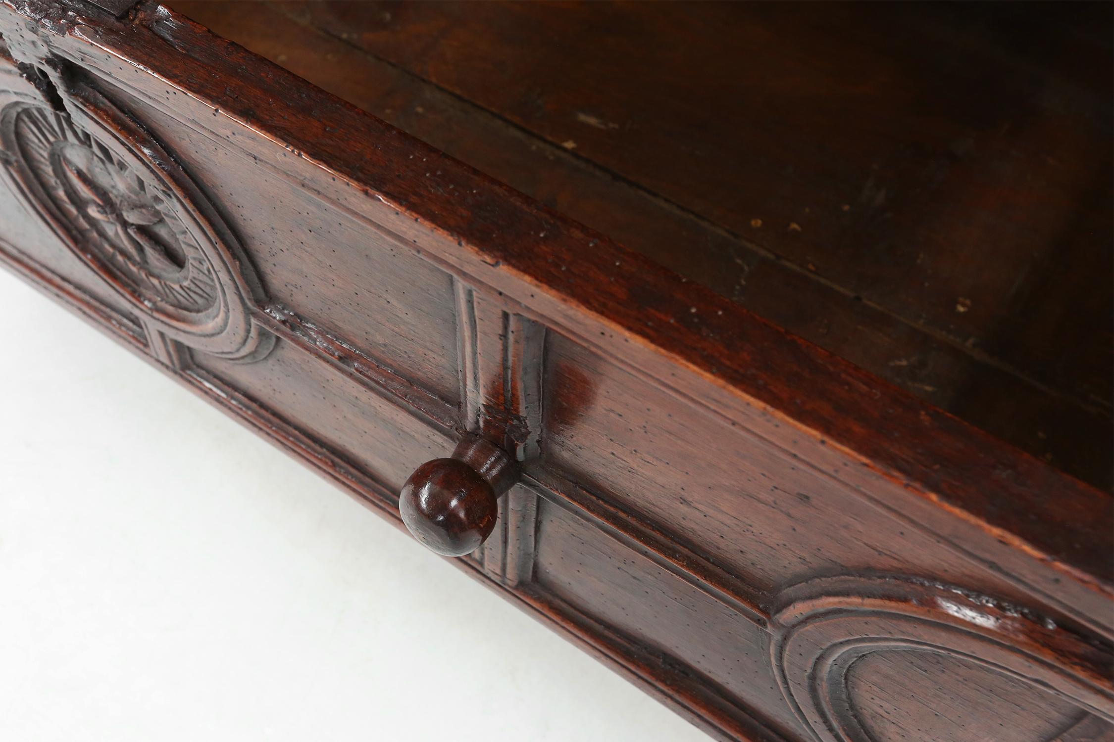 Legno Credenza geometrica francese del XVI secolo, unica nel suo genere, in Oak in vendita