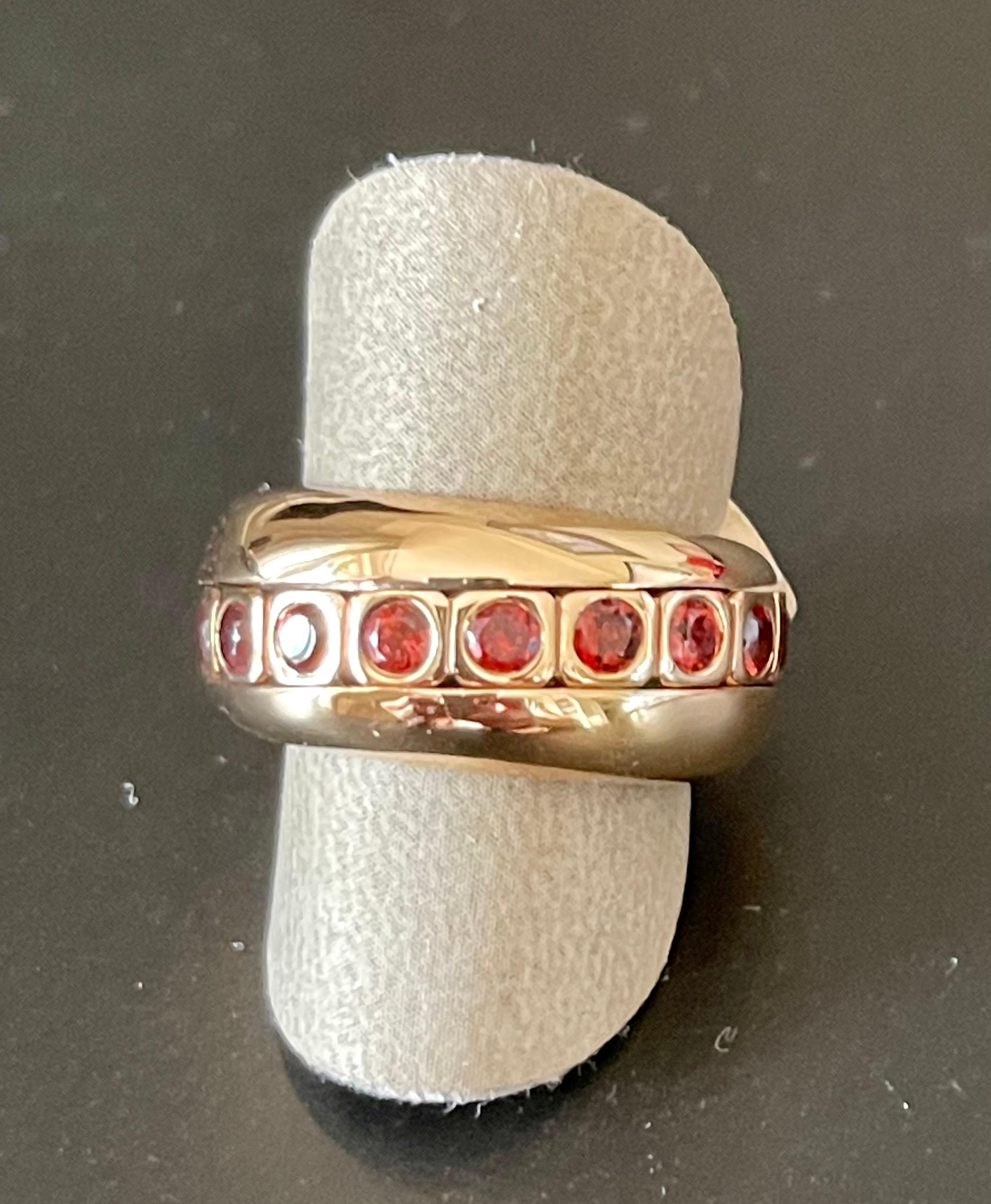 Einzigartiger Ring aus 18 Karat Roségold mit Mandaringranaten (Rundschliff) im Angebot