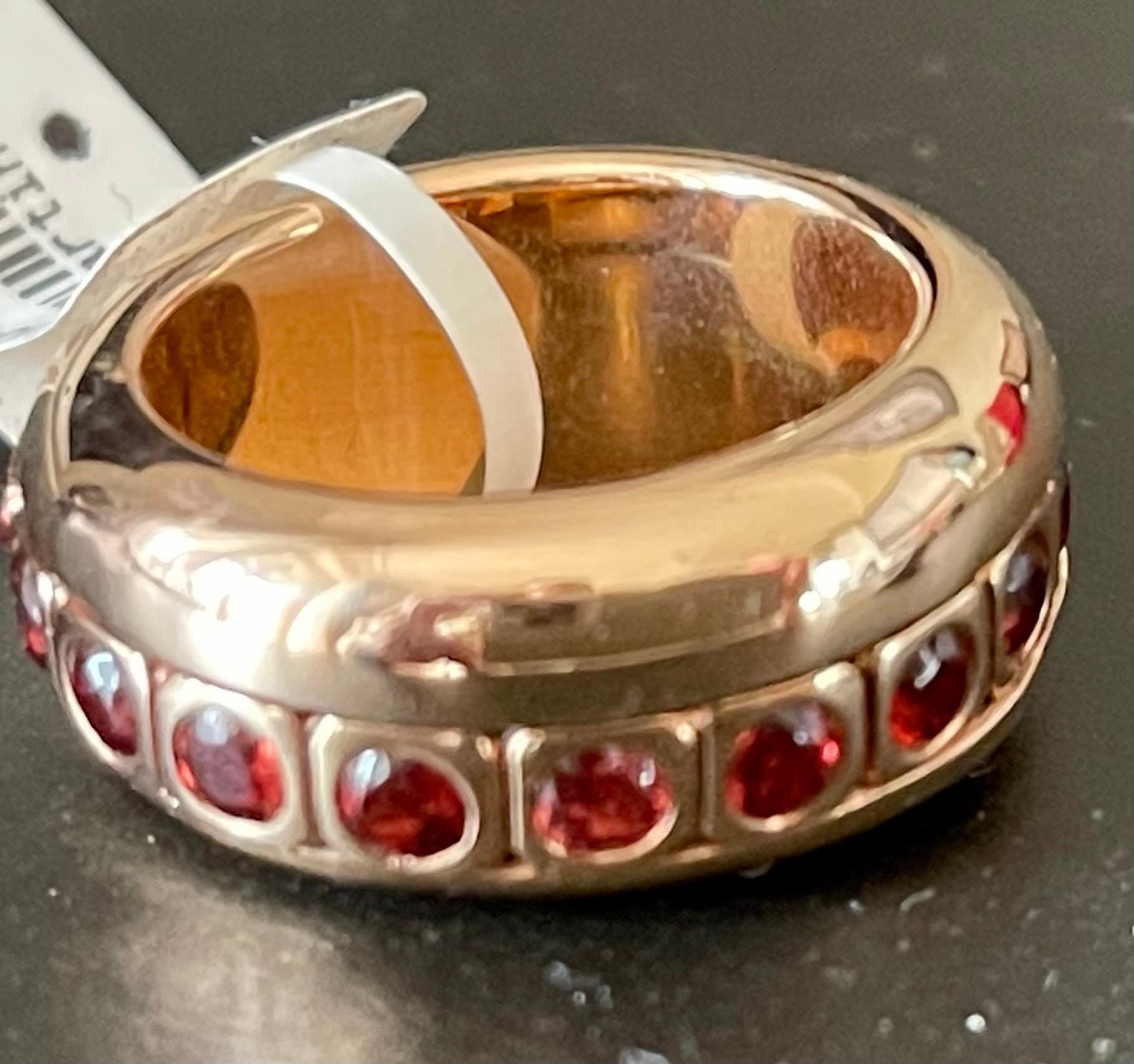 Unique 18 K Rose Gold Band Ring with Mandarin Garnets In New Condition For Sale In Zurich, Zollstrasse
