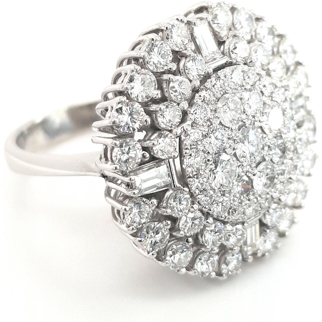 Stunning Magnificent cluster diamond ring set with brilliant cut and baguette cut diamonds.

Diamonds: ca. 4 ct Beautiful color and clarity

Material: 18 Kt white gold

Total Weight: 11.3 gram

Ring size: 54 (can be adjusted for free)

Measurements: