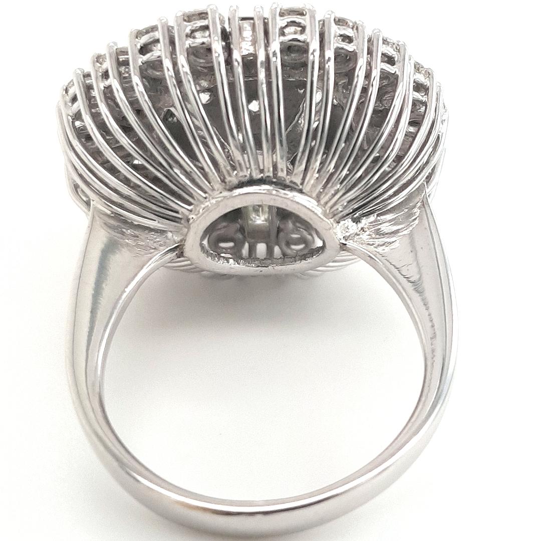 Unique 18kt White Gold, 4ct Diamond Cocktail Ring In Excellent Condition For Sale In Antwerp, BE