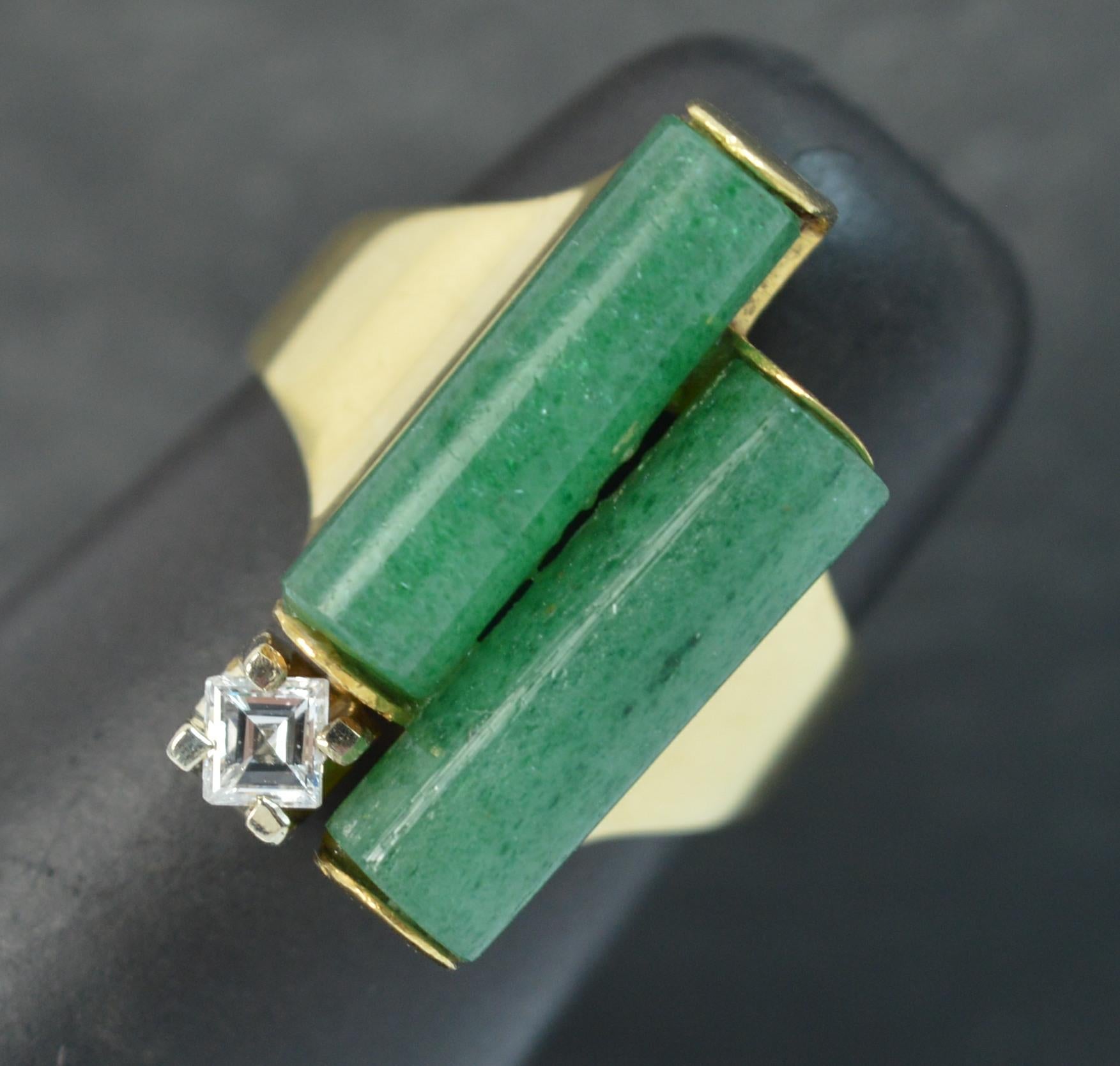 Unique 18 Carat Gold Two Jade Cylinders and VS Diamond Ring 5