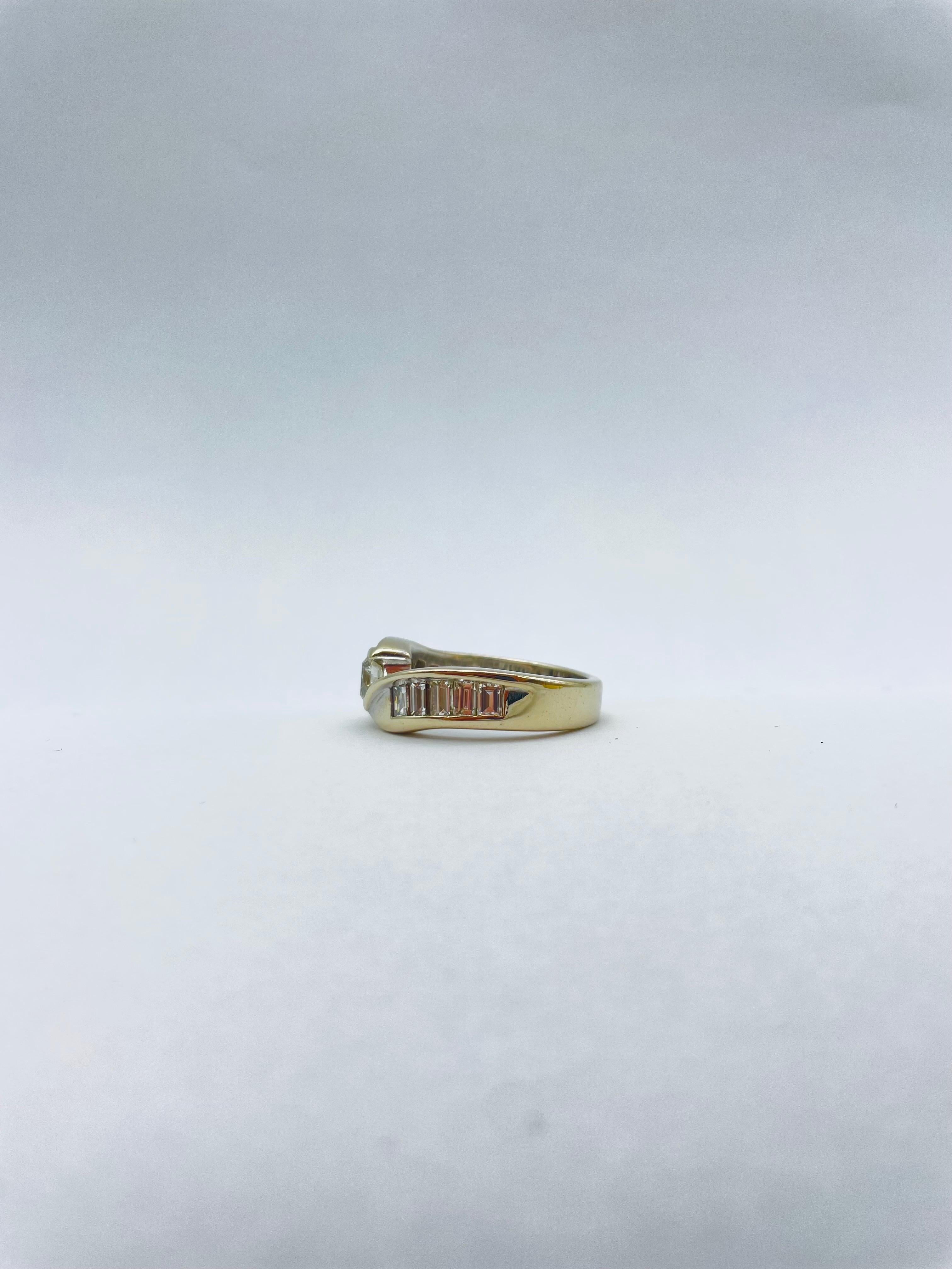 Bague unique en or 18 carats, diamant 0,50 carat et 8 baguettes, or blanc/jaune en vente 4