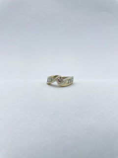 Unique 18k Gold Ring, 0.50 Carat Diamond and 8 Baguette, White/Yellow Gold