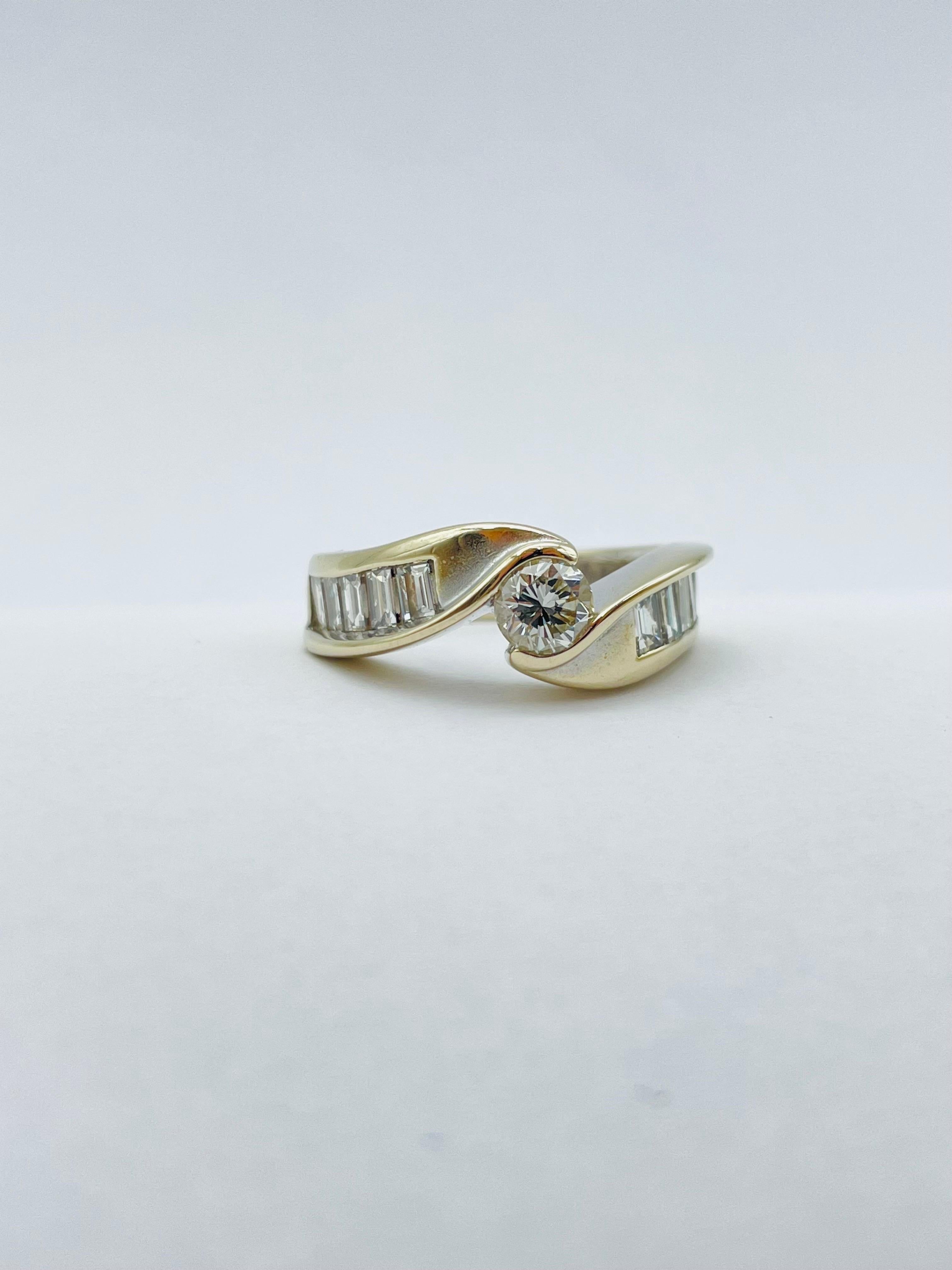 Brilliant Cut Unique 18k Gold Ring, 0.50 Carat Diamond and 8 Baguette, White/Yellow Gold For Sale