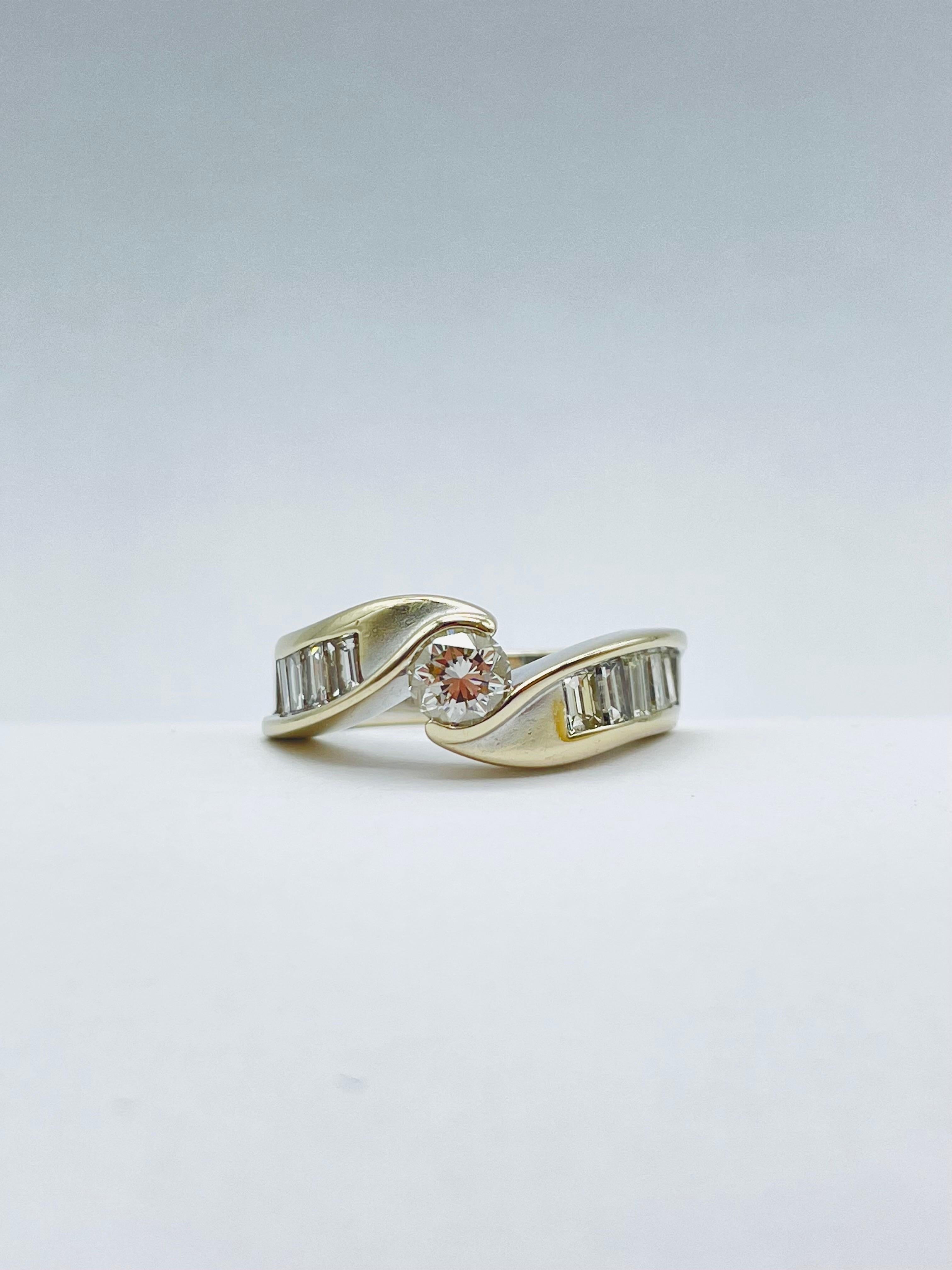 Einzigartiger Ring aus 18 Karat Gold, 0,50 Karat Diamant und 8 Baguette-Diamanten, Weiß-/Gelbgold im Angebot 1