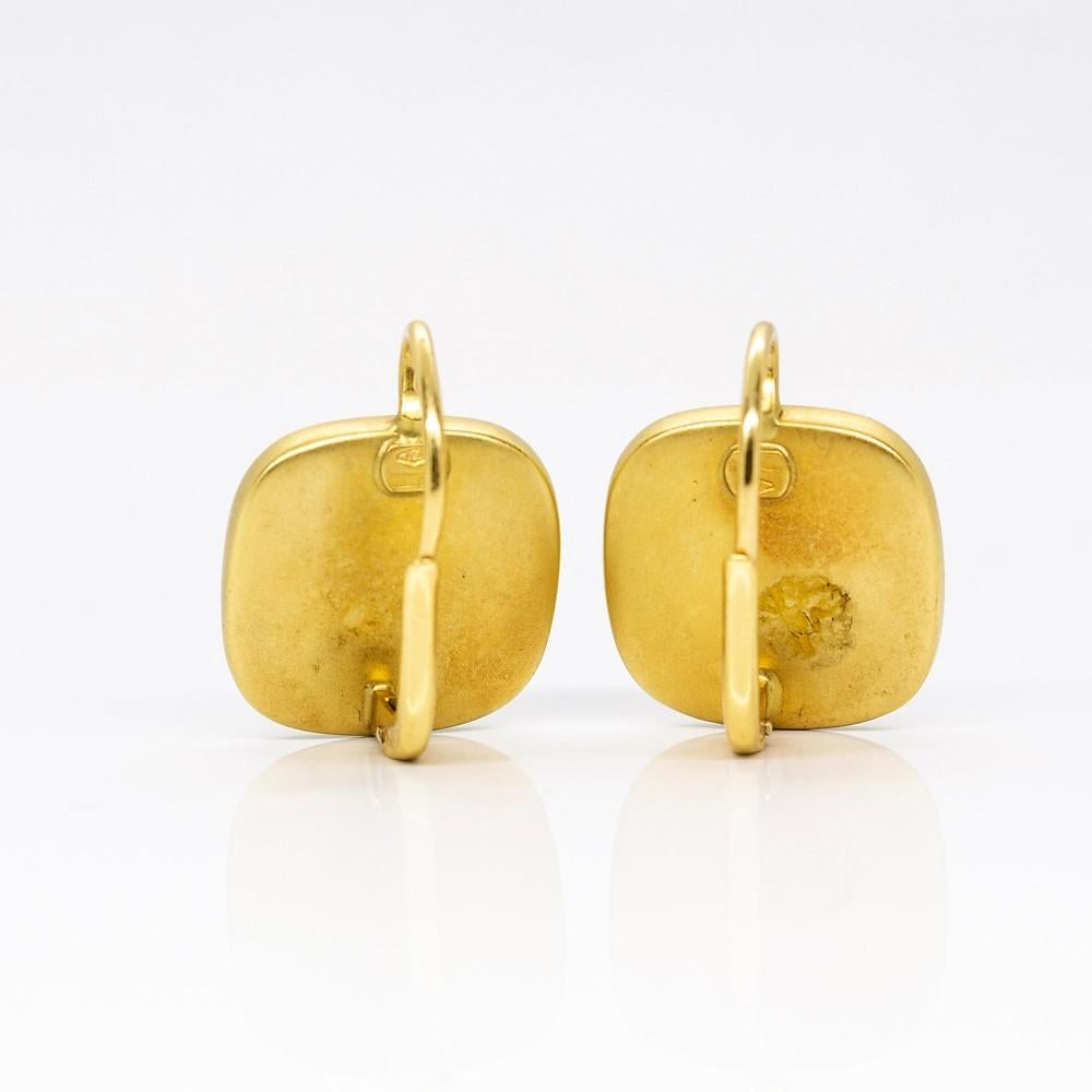 This lovely pair of earrings is centered with 2 wonderful square cut yellow topaz that weigh 2ctw.
Crafted in 18k gold, this amazing piece of jewelry is designed for pierced ears.
Composition: 18k yellow gold.
Earrings length: 22mm by