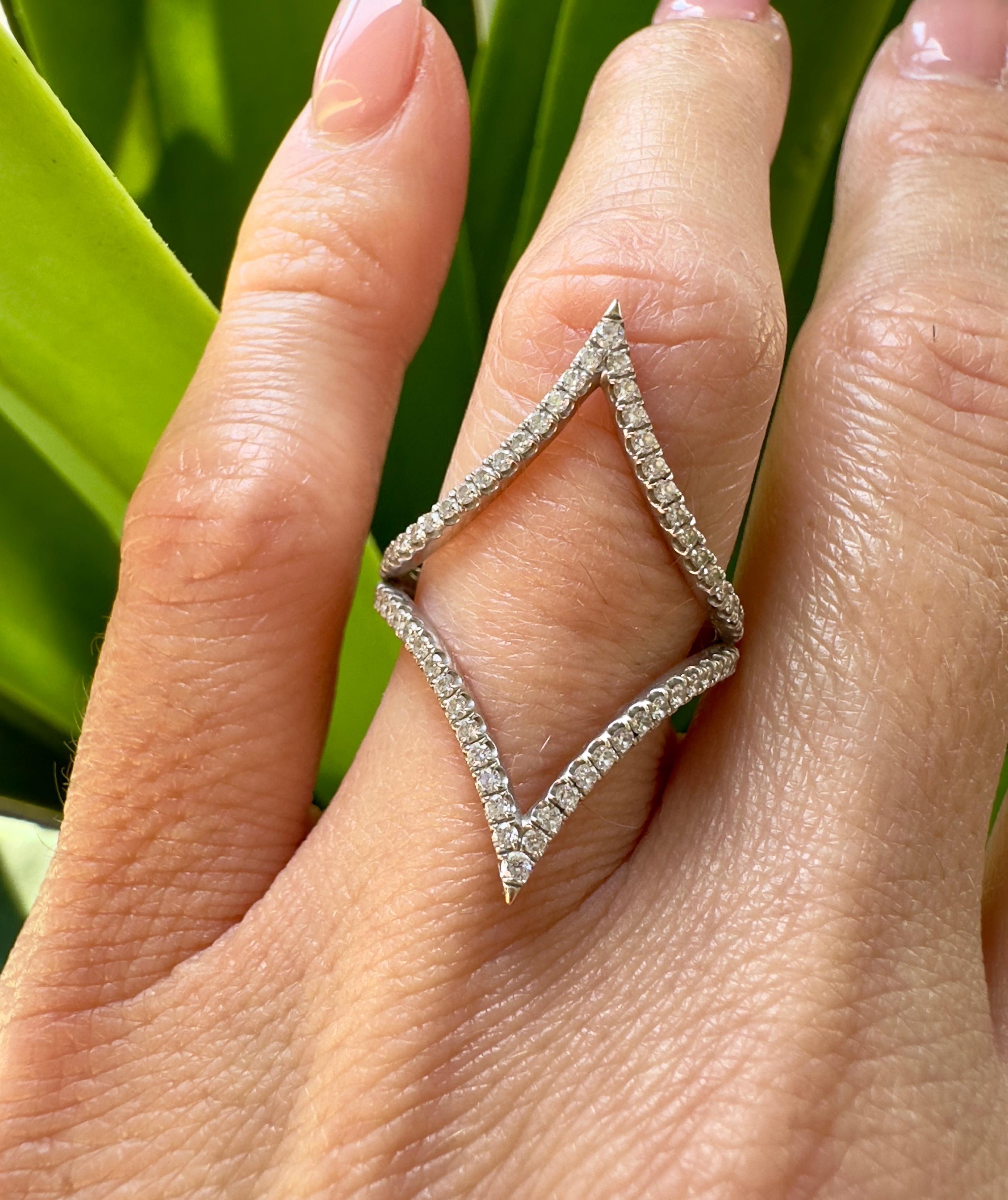 Unique 18k White Gold 0.75 Carat Total Diamond Band In Good Condition For Sale In Houston, TX