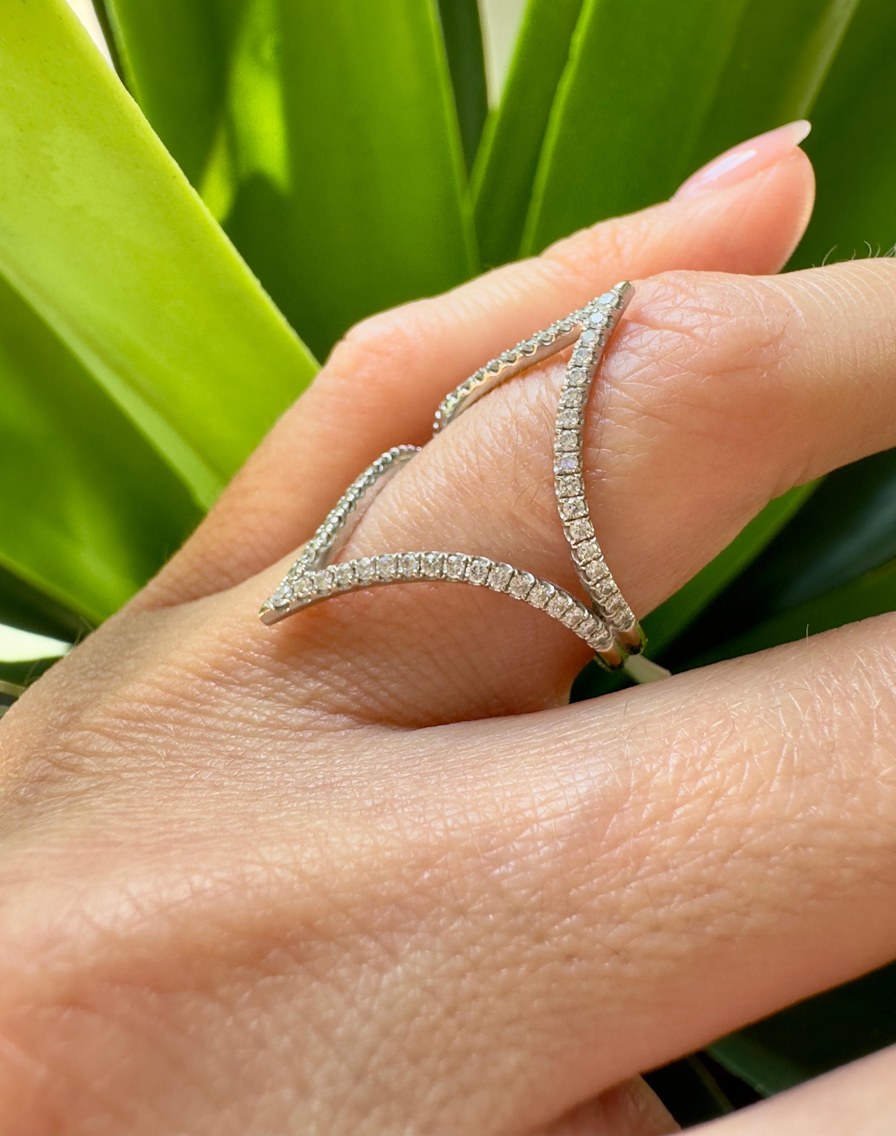 Women's Unique 18k White Gold 0.75 Carat Total Diamond Band For Sale
