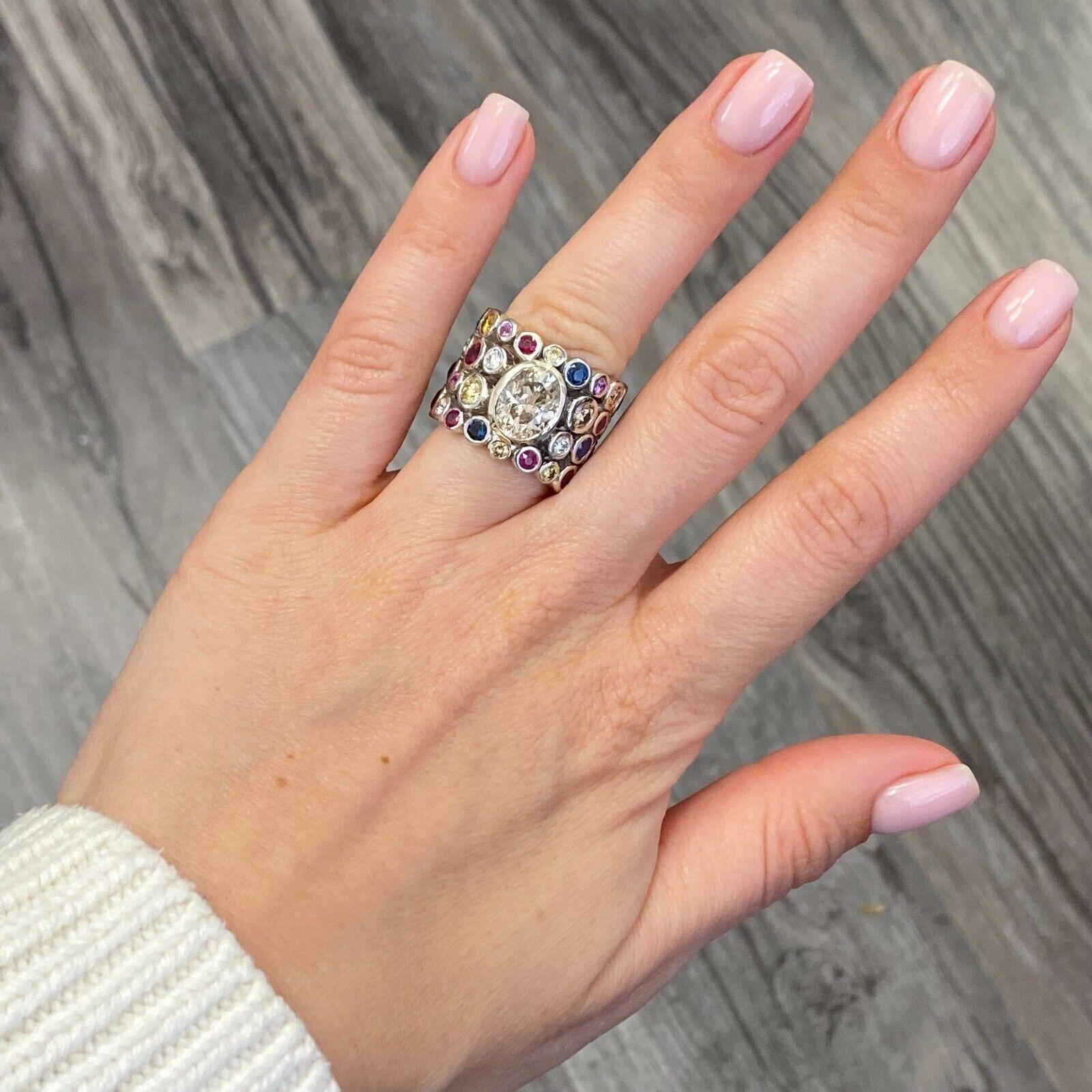 Einzigartiger ovaler Diamant-Cluster-Ring aus 18 Karat Weißgold mit Lünettenfassung (Ovalschliff)
