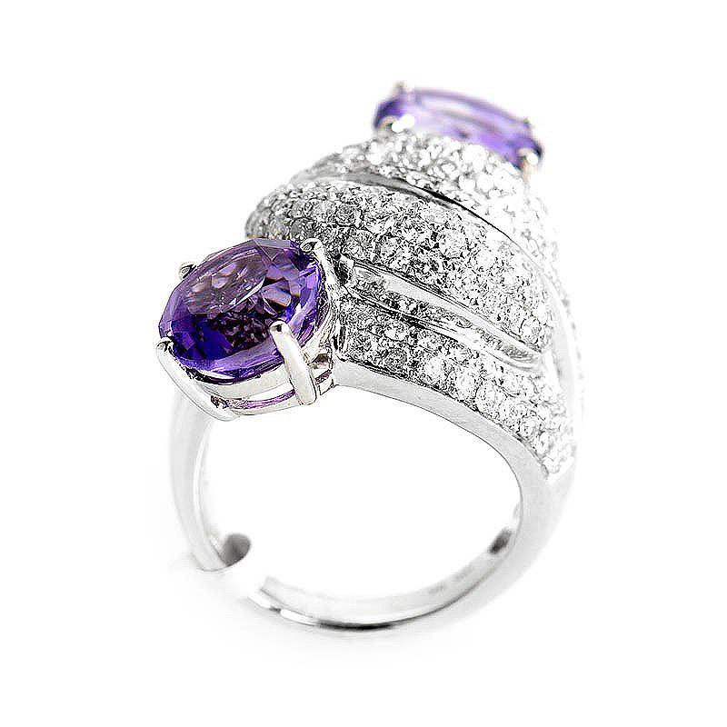 This ring is unique and perfect for the lady that wants her jewelry to be edgy. This unique ring is made of 18K white gold and boasts an ~2.33ct diamond pave accented with ~5.89ct of amethyst.
Ring Size: 6.25