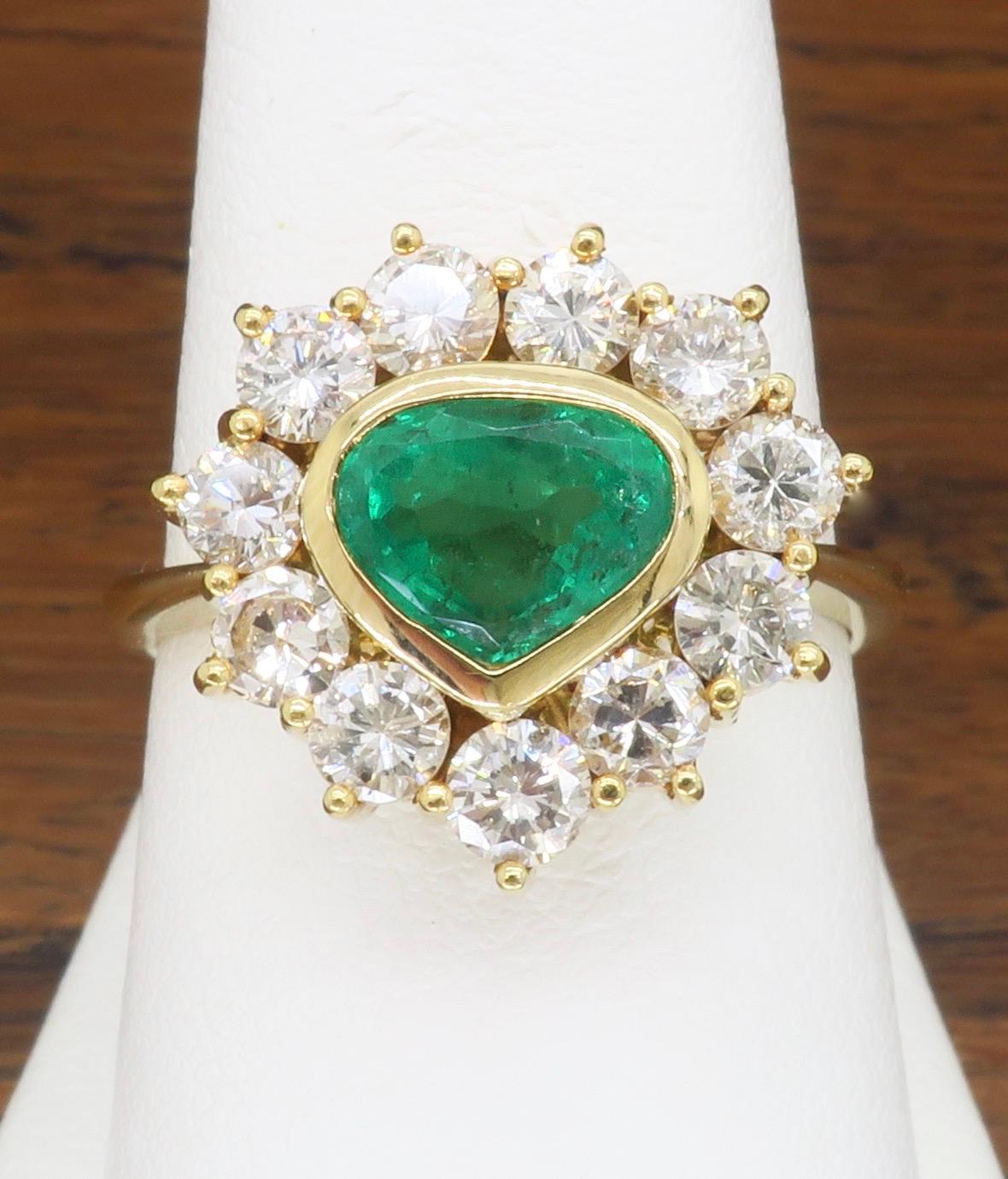 Round Cut Unique 18k Yellow Gold Emerald & Diamond Halo Ring For Sale
